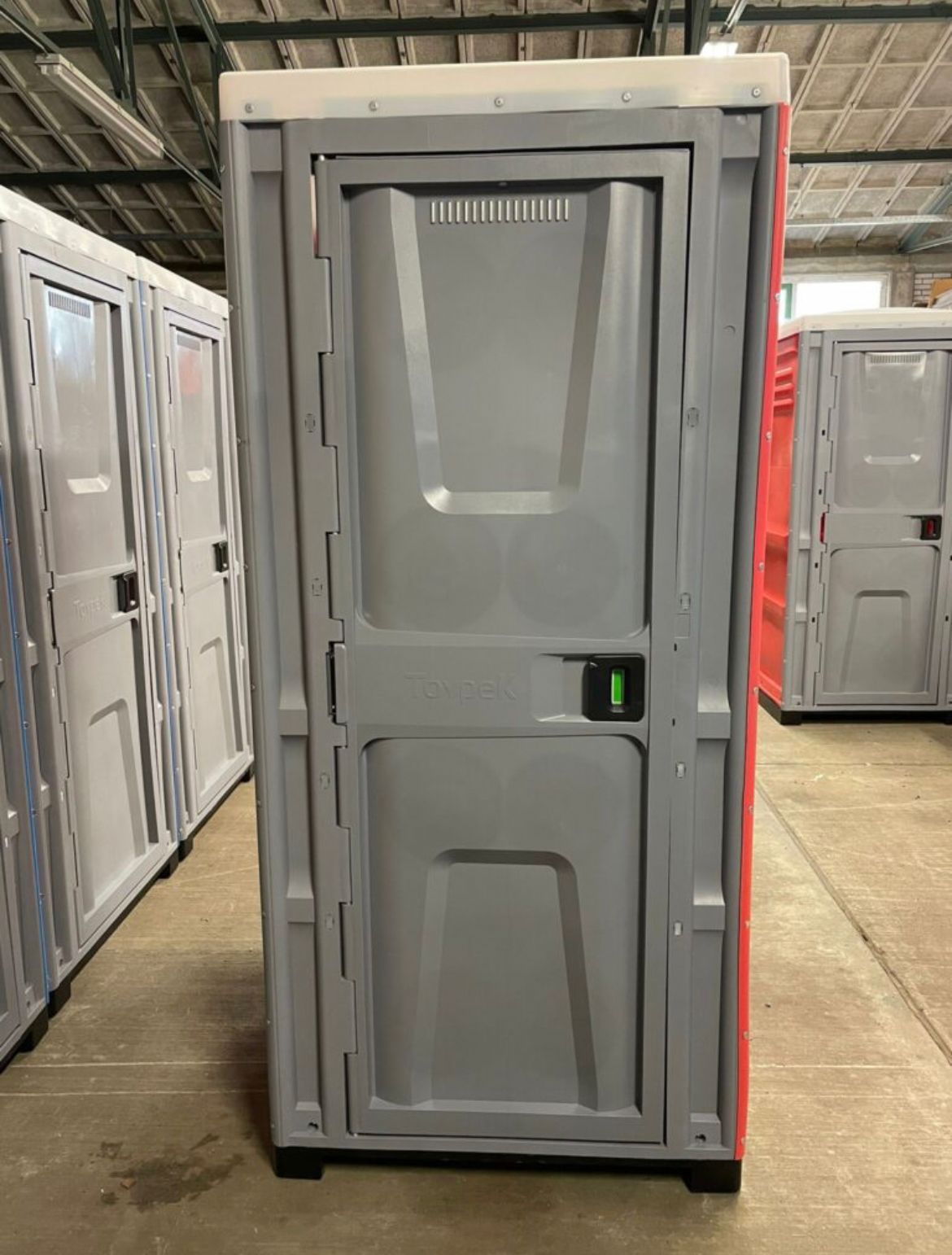 Toypek rood Rode toiletcabine Toypek