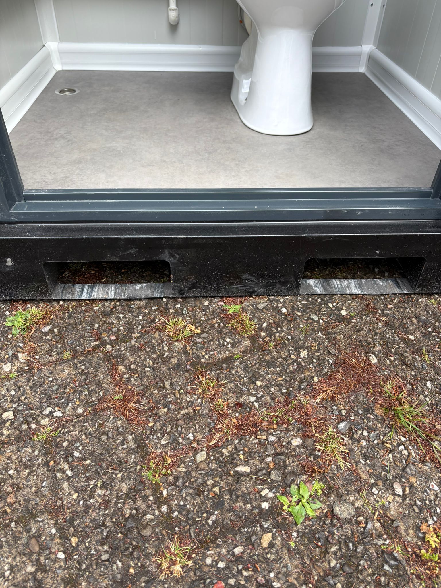 Toilet unit campingwood heftruck sleuven Heftruck sleuven houten sanitaire unit