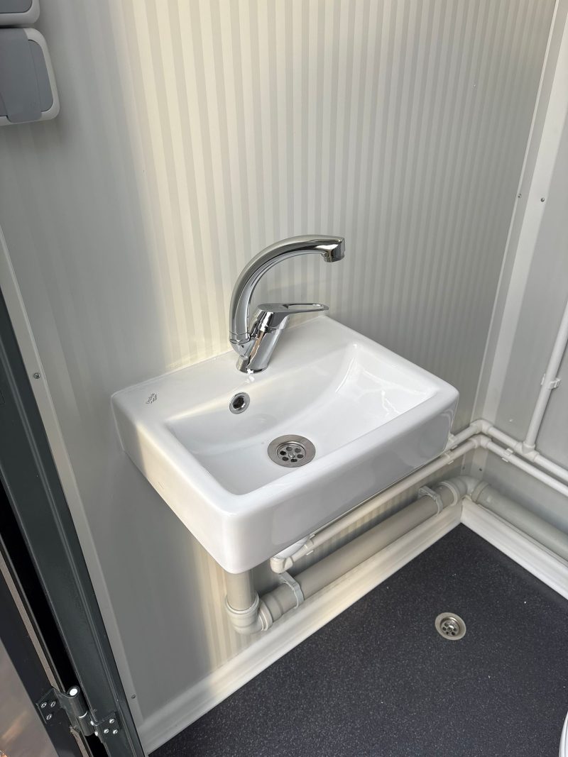 Fontein toilet en douche unit