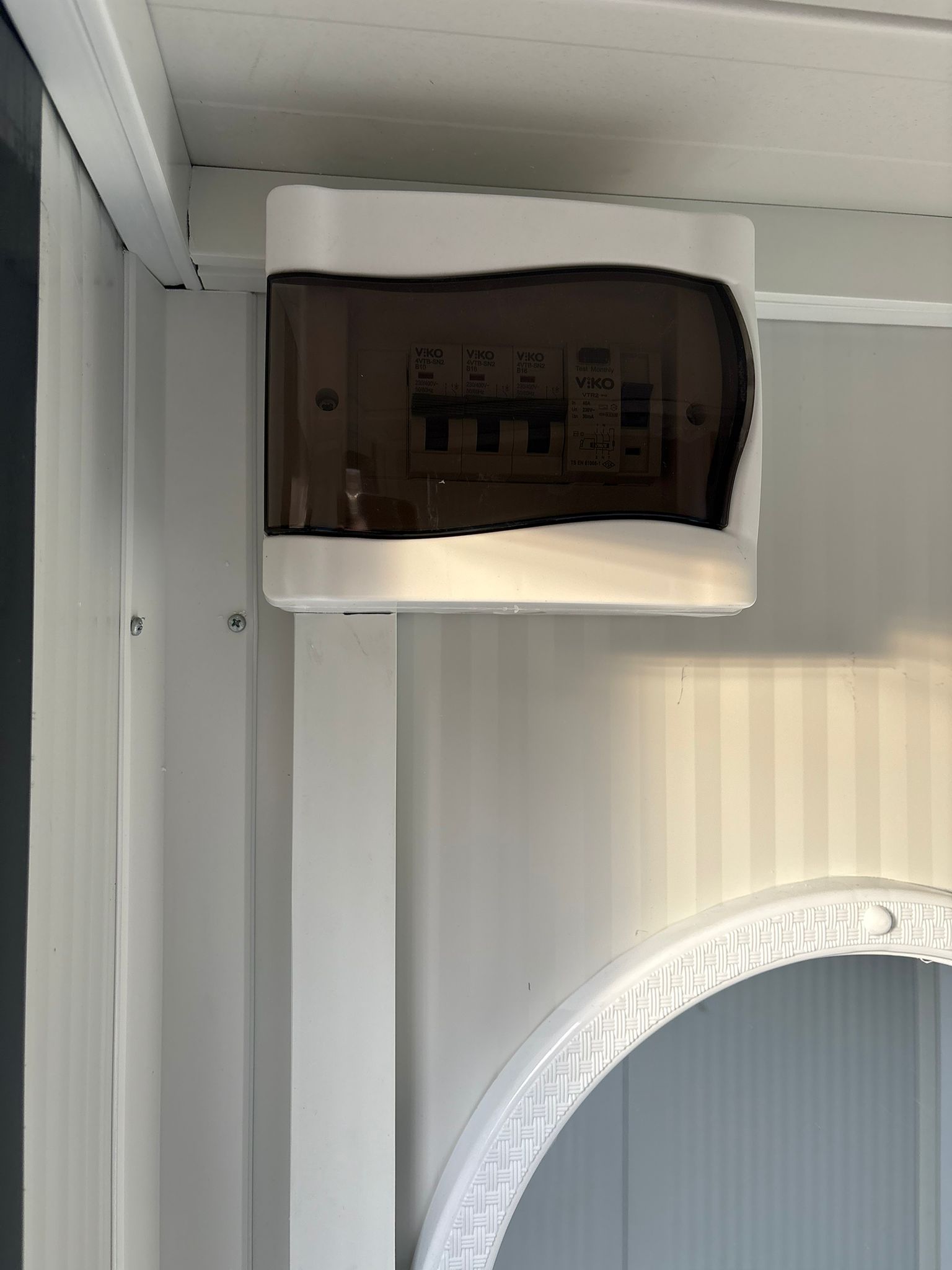 Groepenkast toilet en douche unit Groepenkast toilet + douche unit