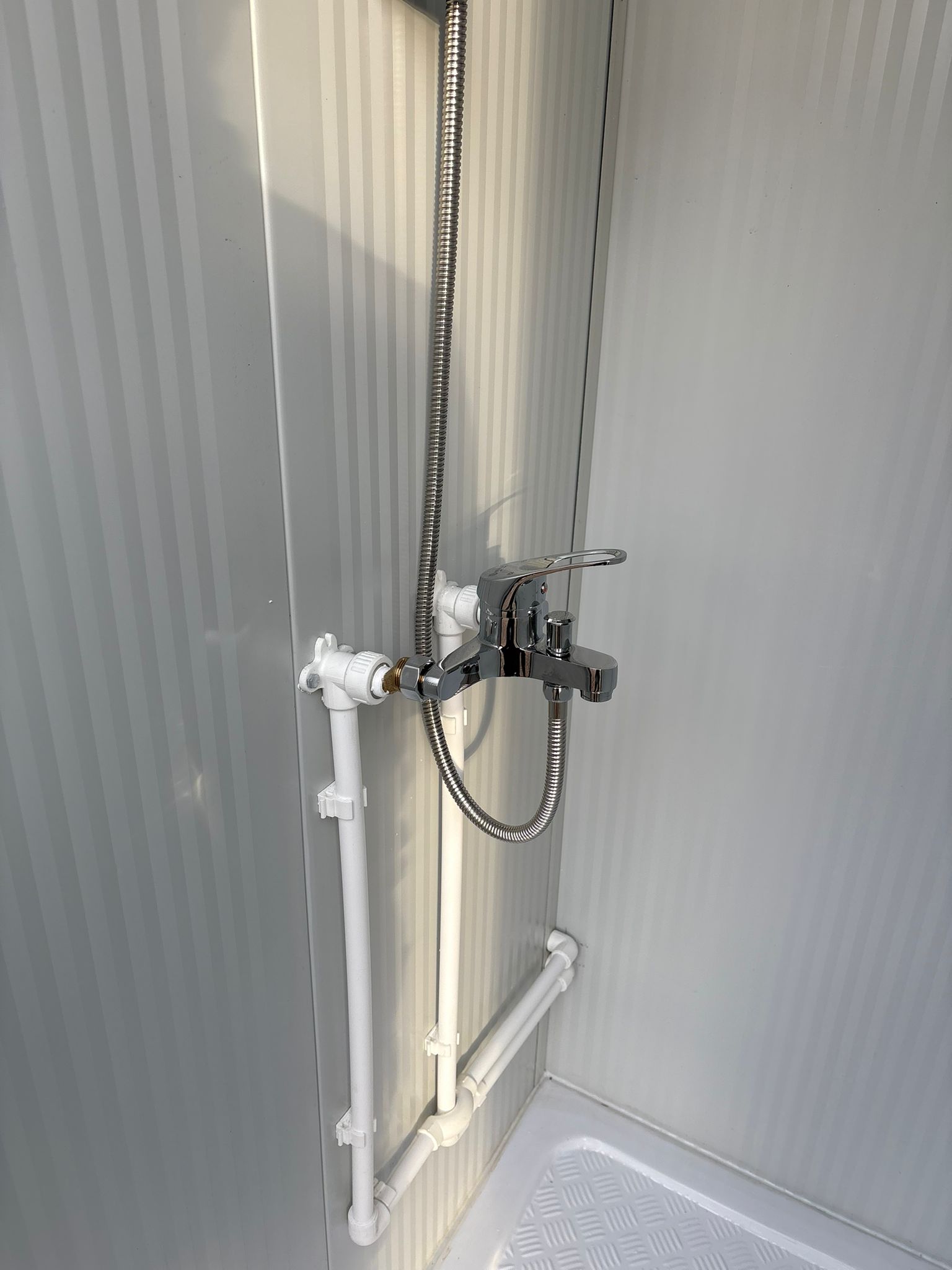 Mengkraan toilet en douche unit Mengkraan toilet + douche unit