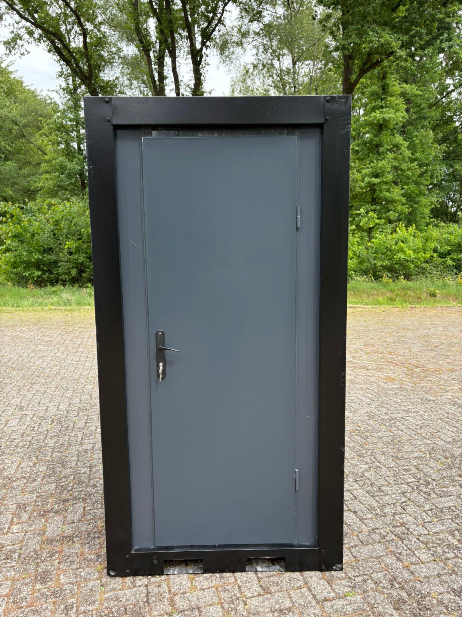 Douche unit luxe voorzijde Mobiele douche unit grij/zwart