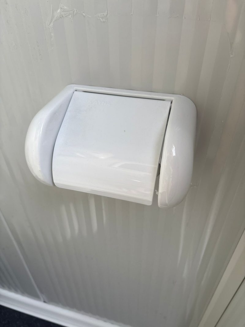 Toiletrolhouder toilet en douche unit