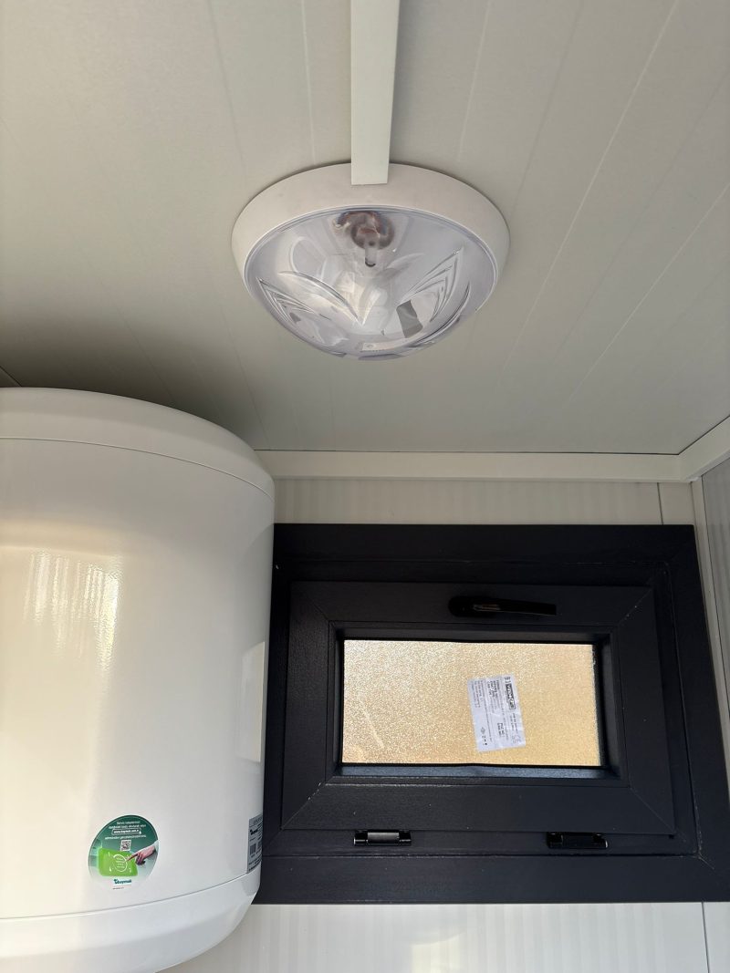 Verlichting toilet en douche unit
