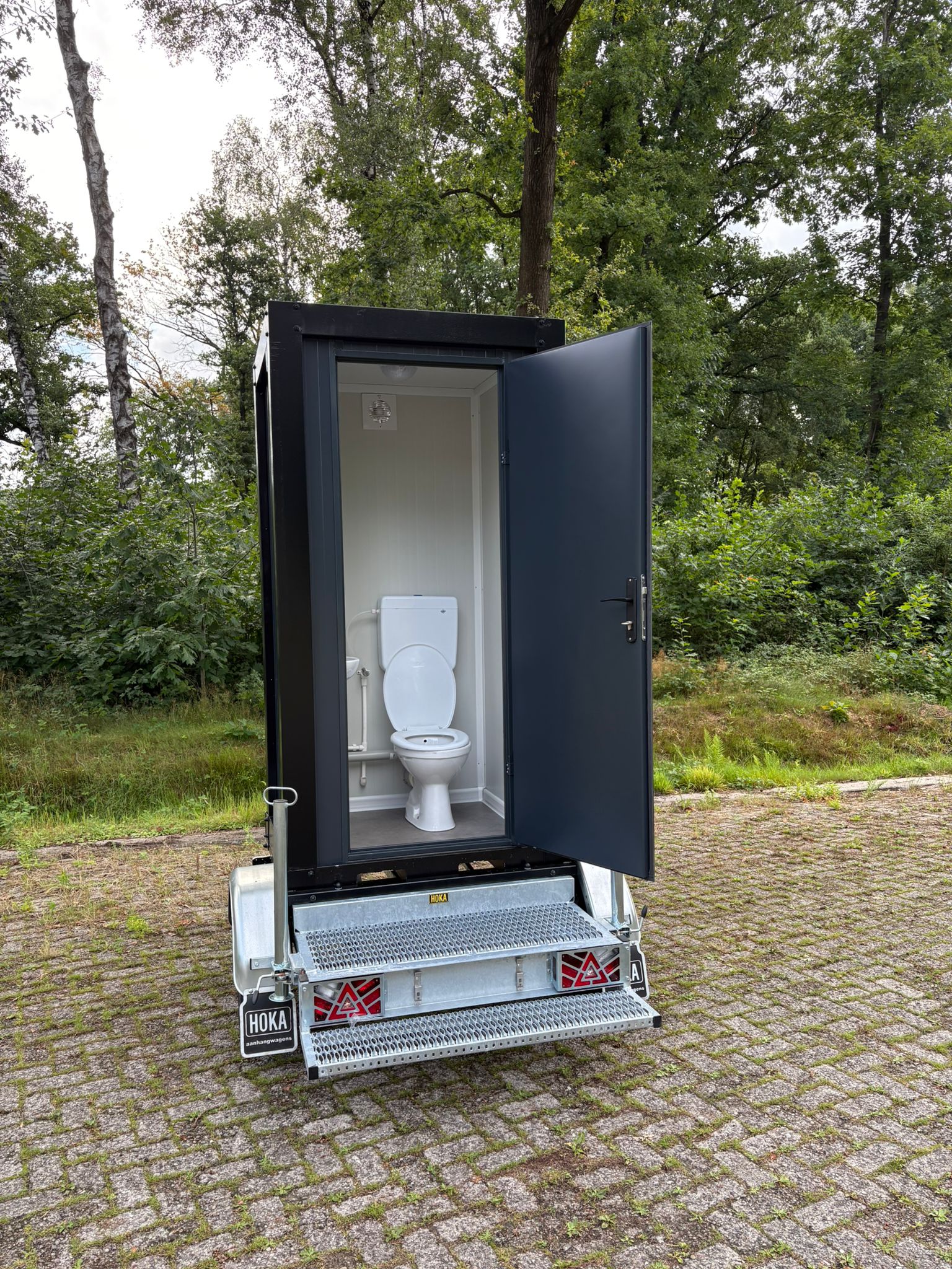 Toiletwagen open deur Open deur single toiletwagen