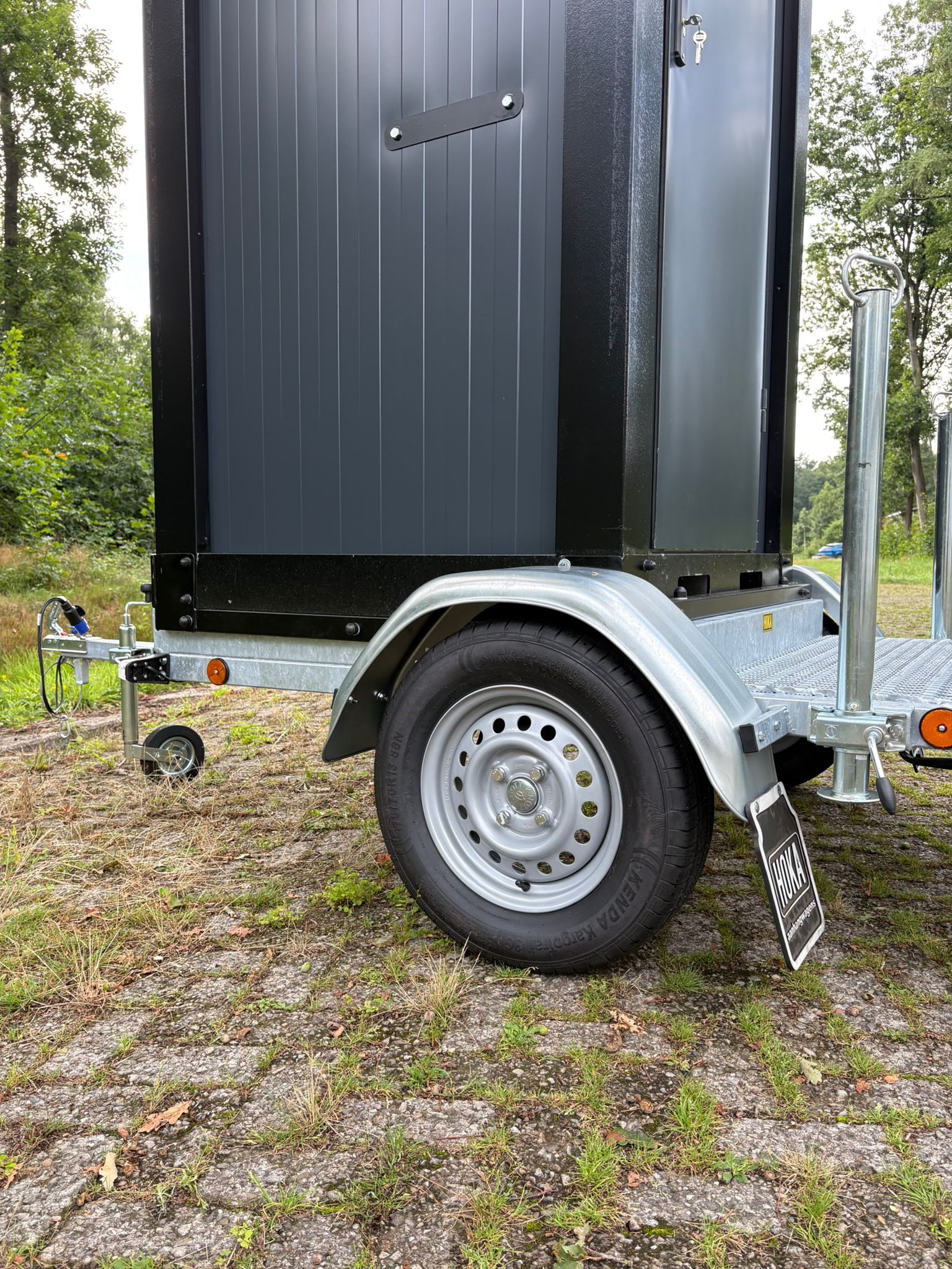 Banden van single toiletwagen Banden van single toiletwagen