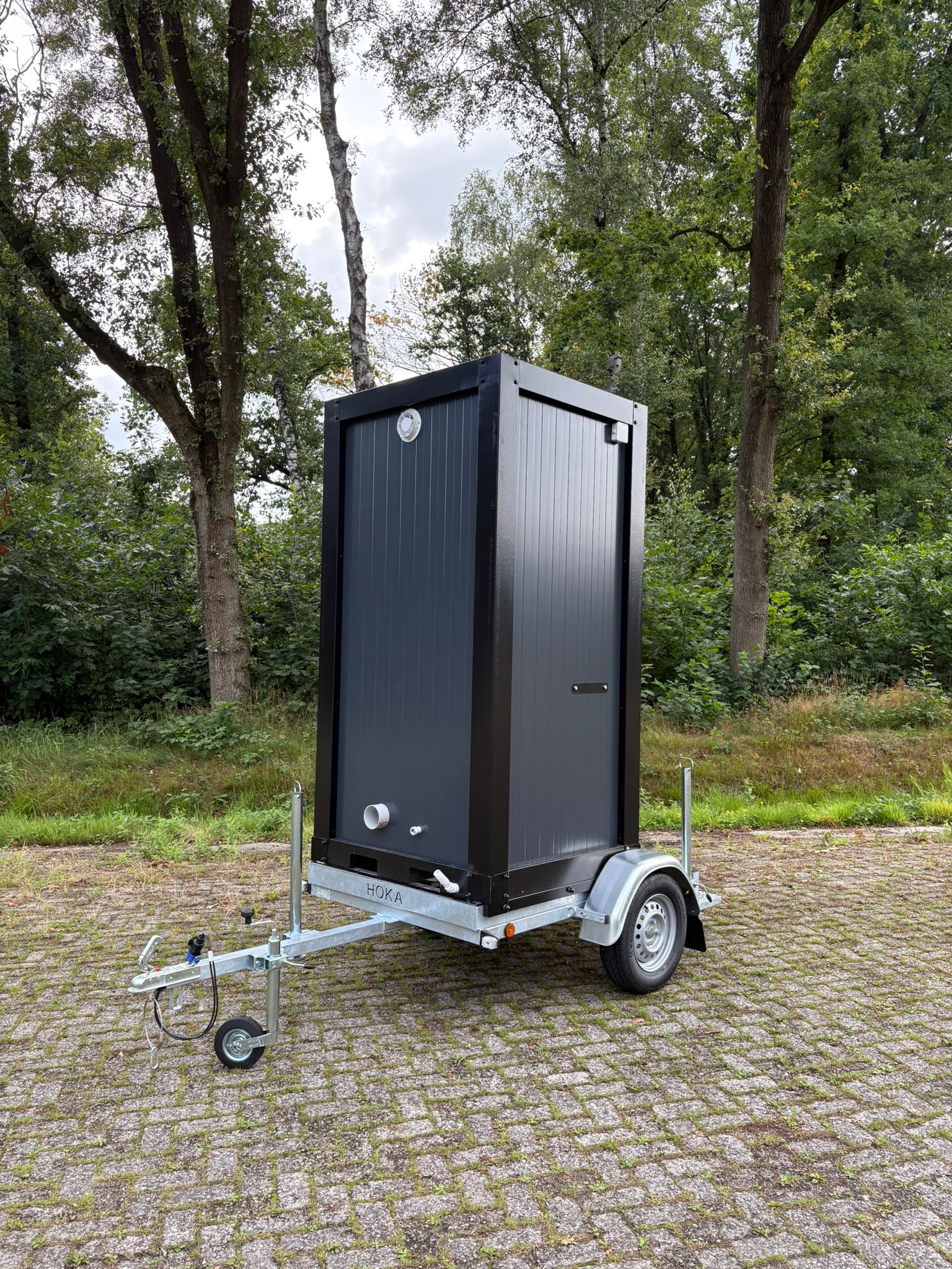Toiletaanhanger met aansluitingen Toiletwagen in het zwart