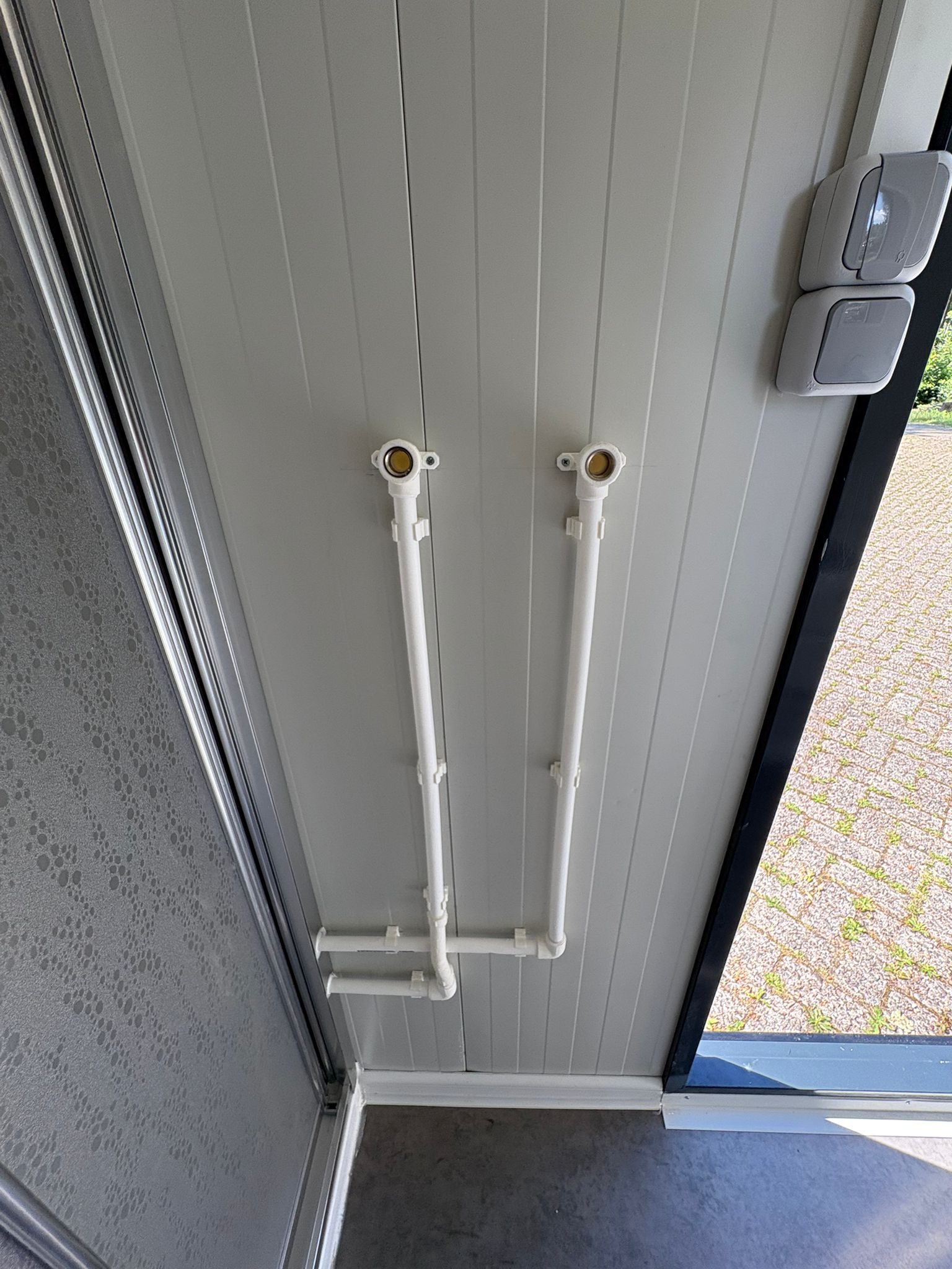 Aansluiting optie boiler Aansluitingen boiler voor een mobiele douchecabine