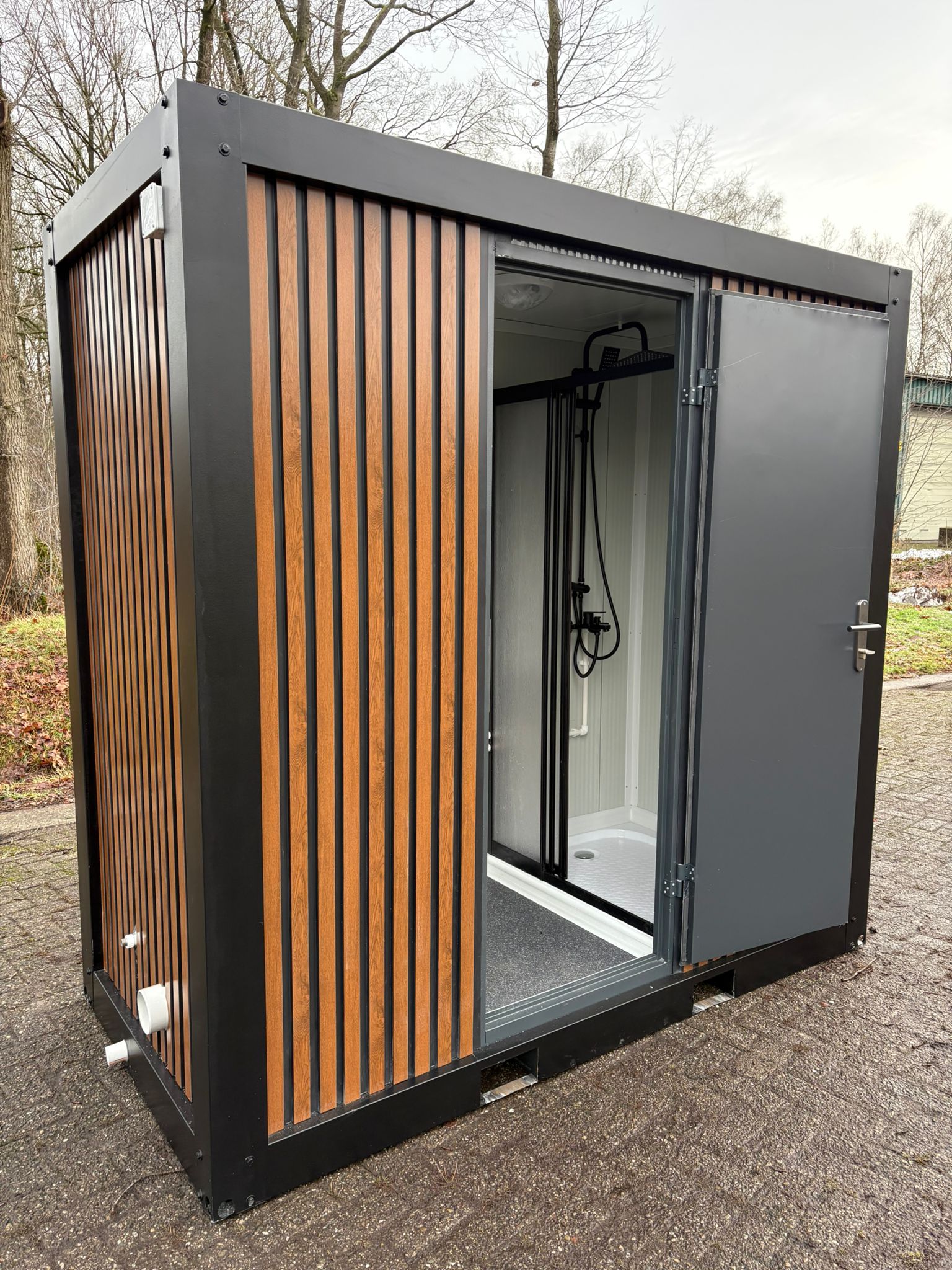 Badkamer met technische ruimte 29