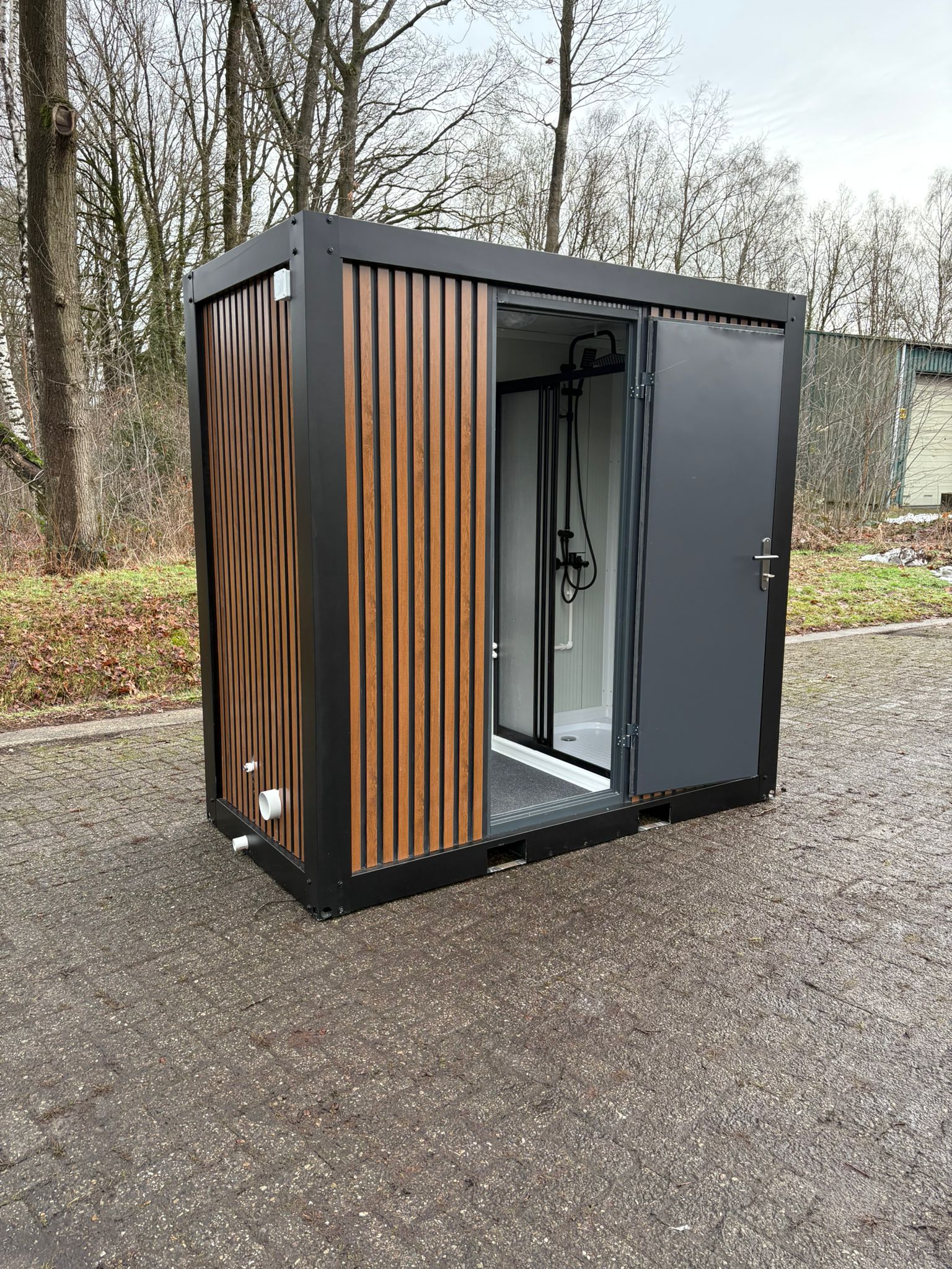 Badkamer met technische ruimte 30