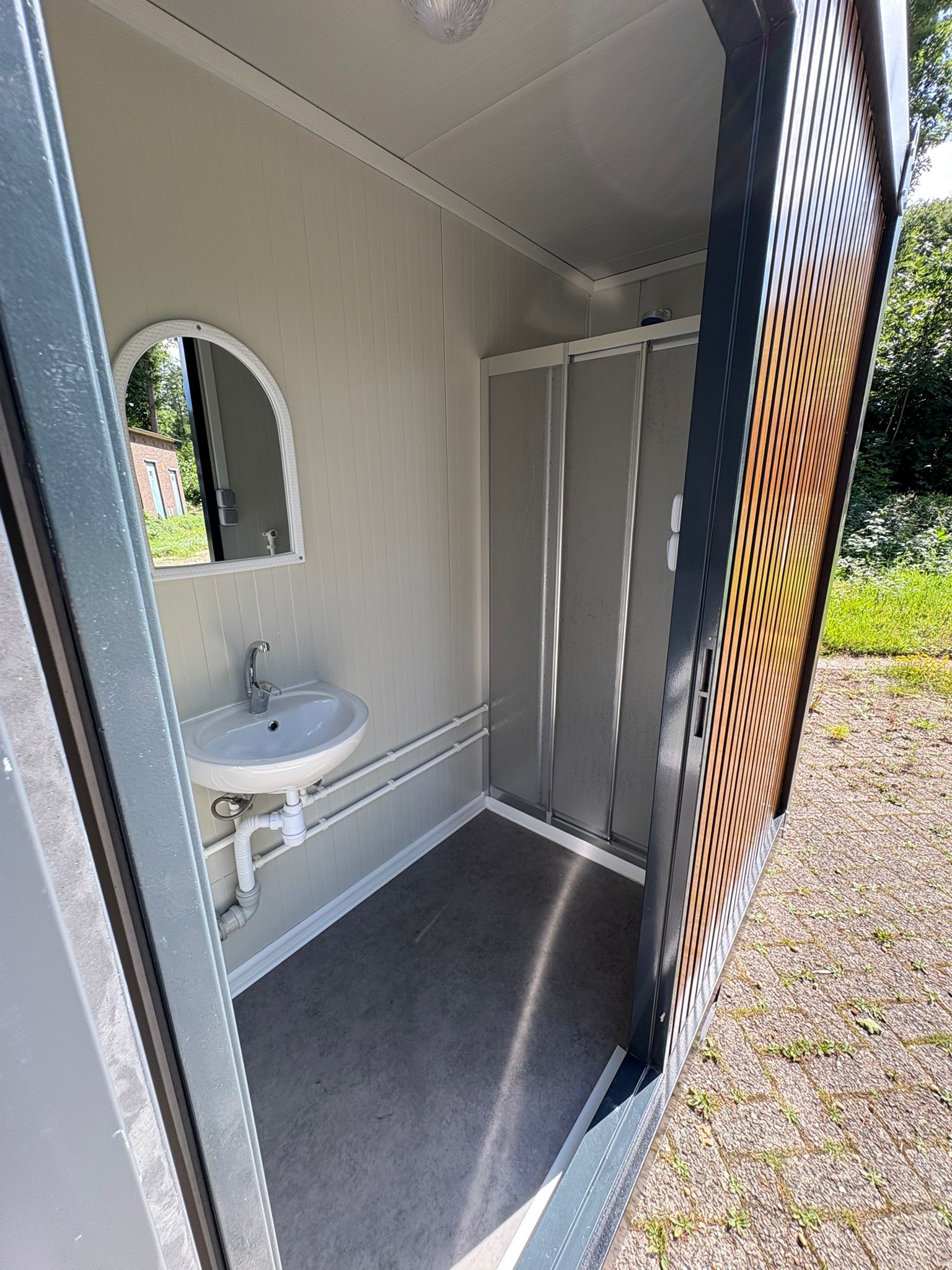 Binnenzijde badkamer unit andere kant 3 Camping sanitair