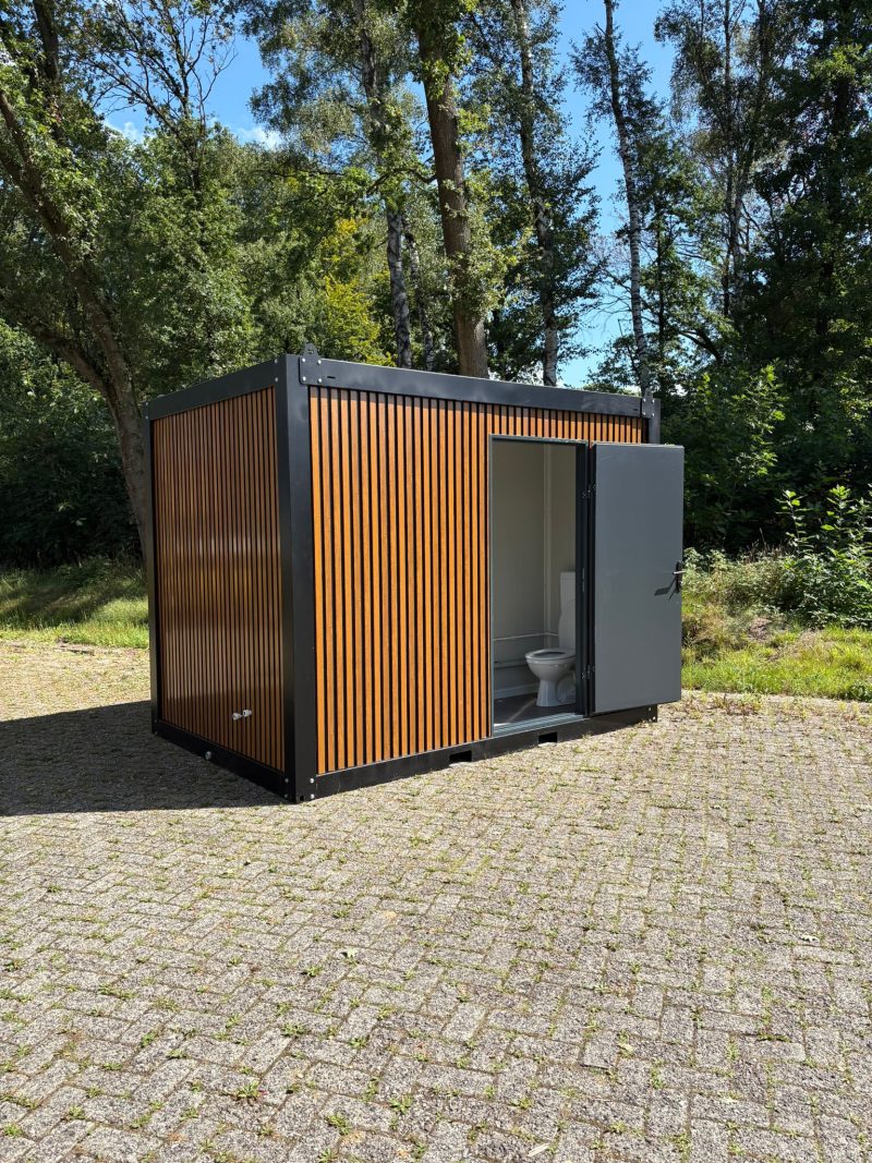 Buitenzijde badkamer unit 1