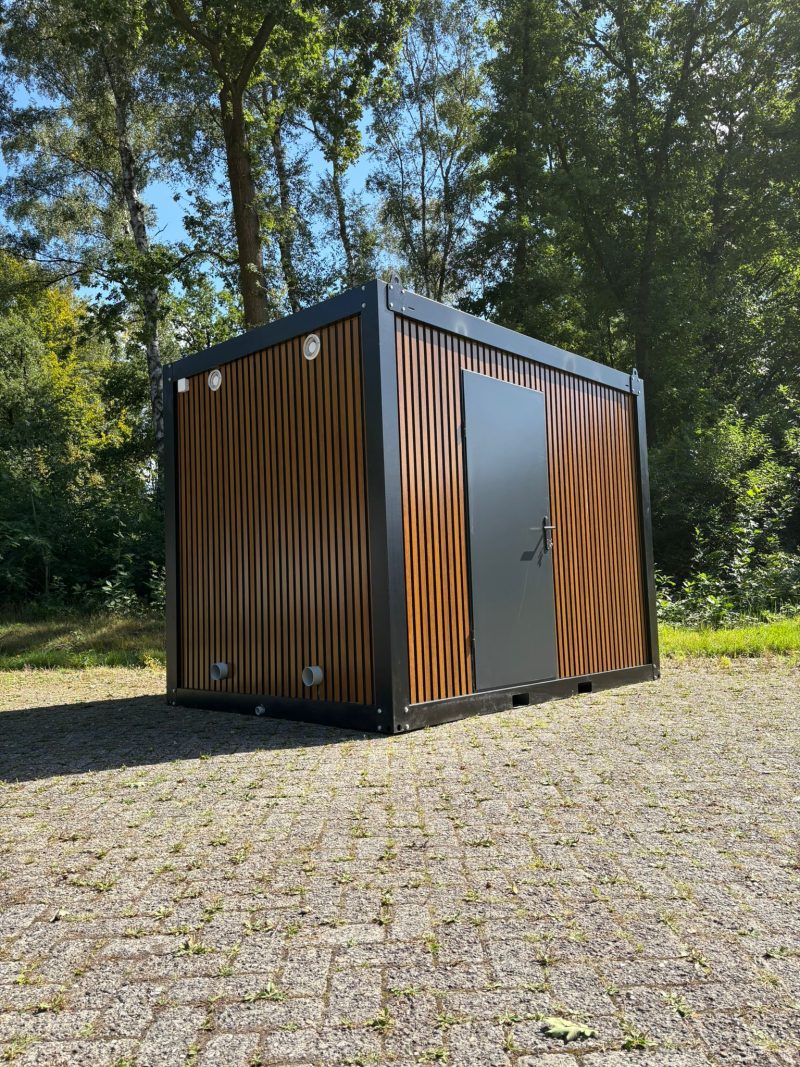 Buitenzijde badkamer unit 2