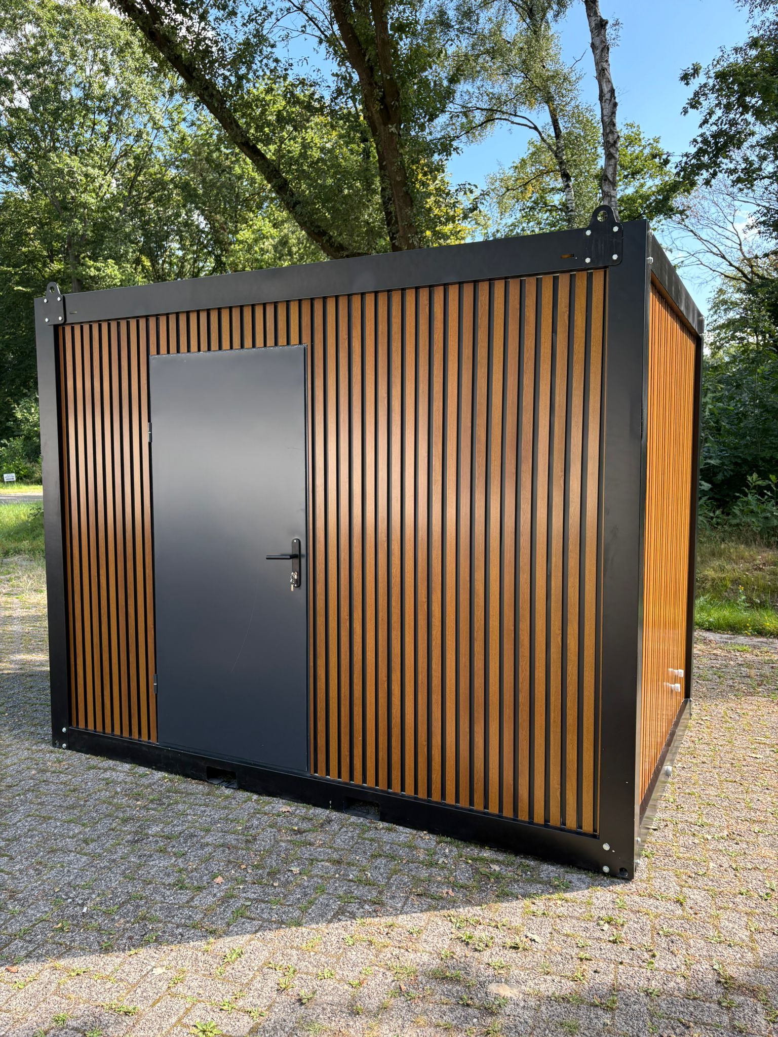 Buitenzijde badkamer unit 6 Mobiele sanitaire units