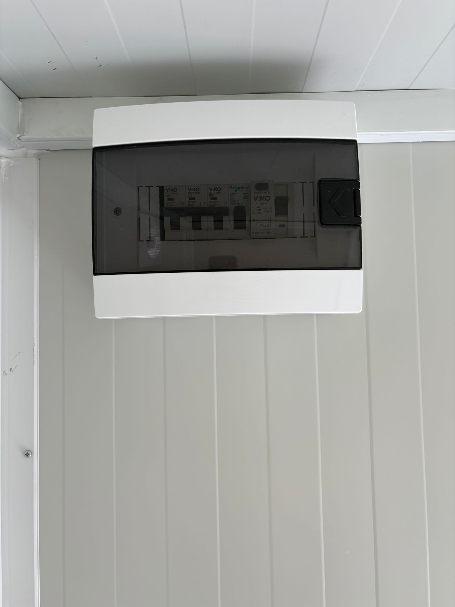 Groepenkast badkamer unit Groepenkast voor mobiele sanitaire units