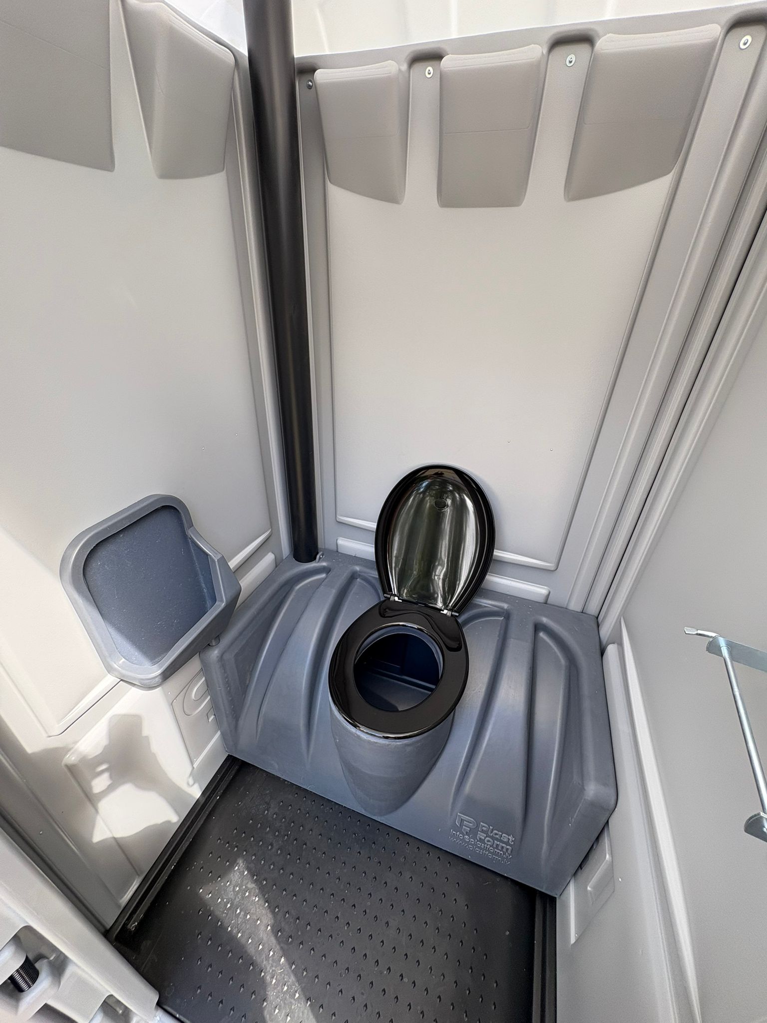 Tank gedeelte toiletcabine Binnenzijde en tank van een dixi toilet