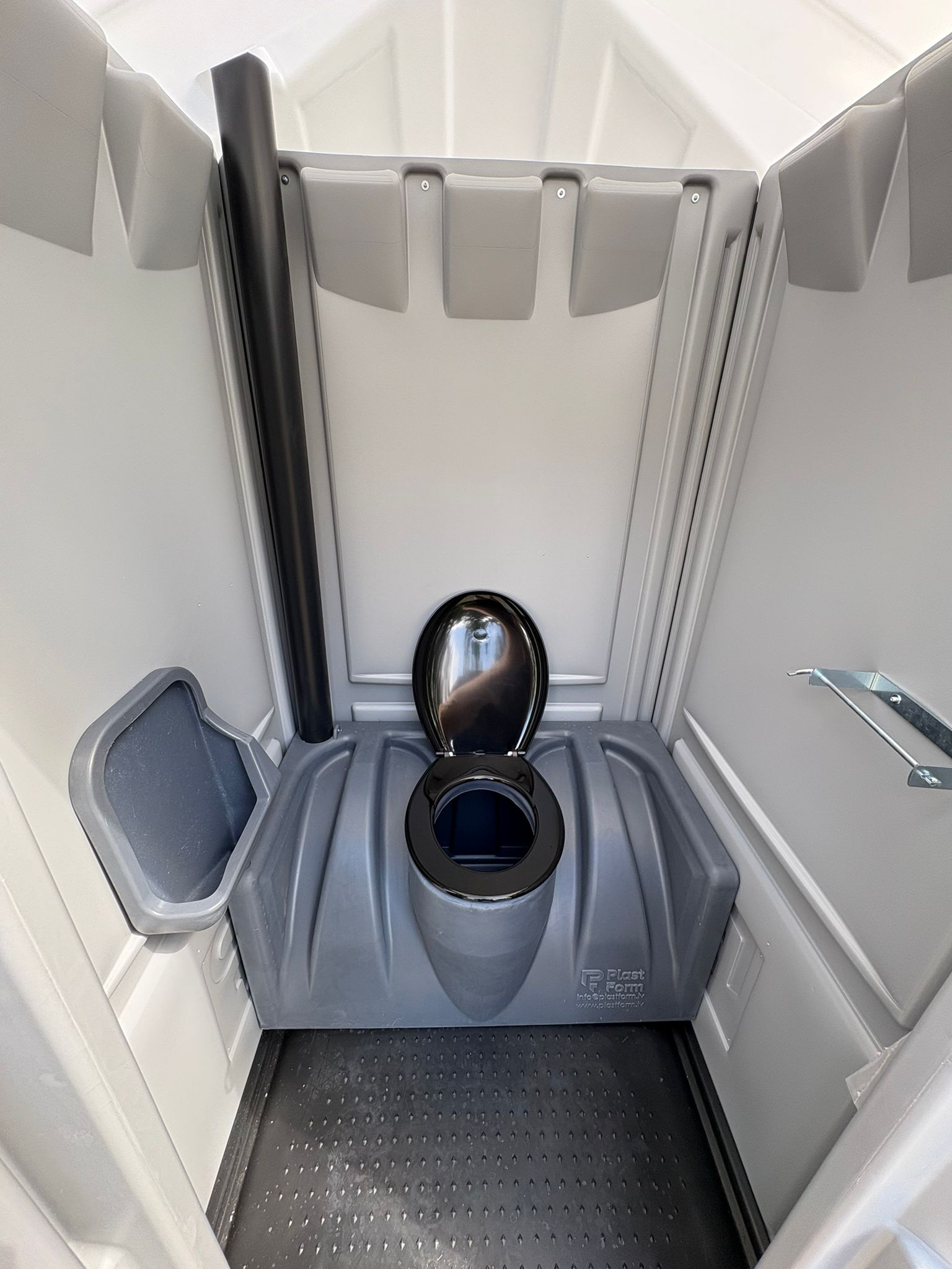 Tankgedeelte toiletcabine 3 Binnenzijde van een dixi toilet