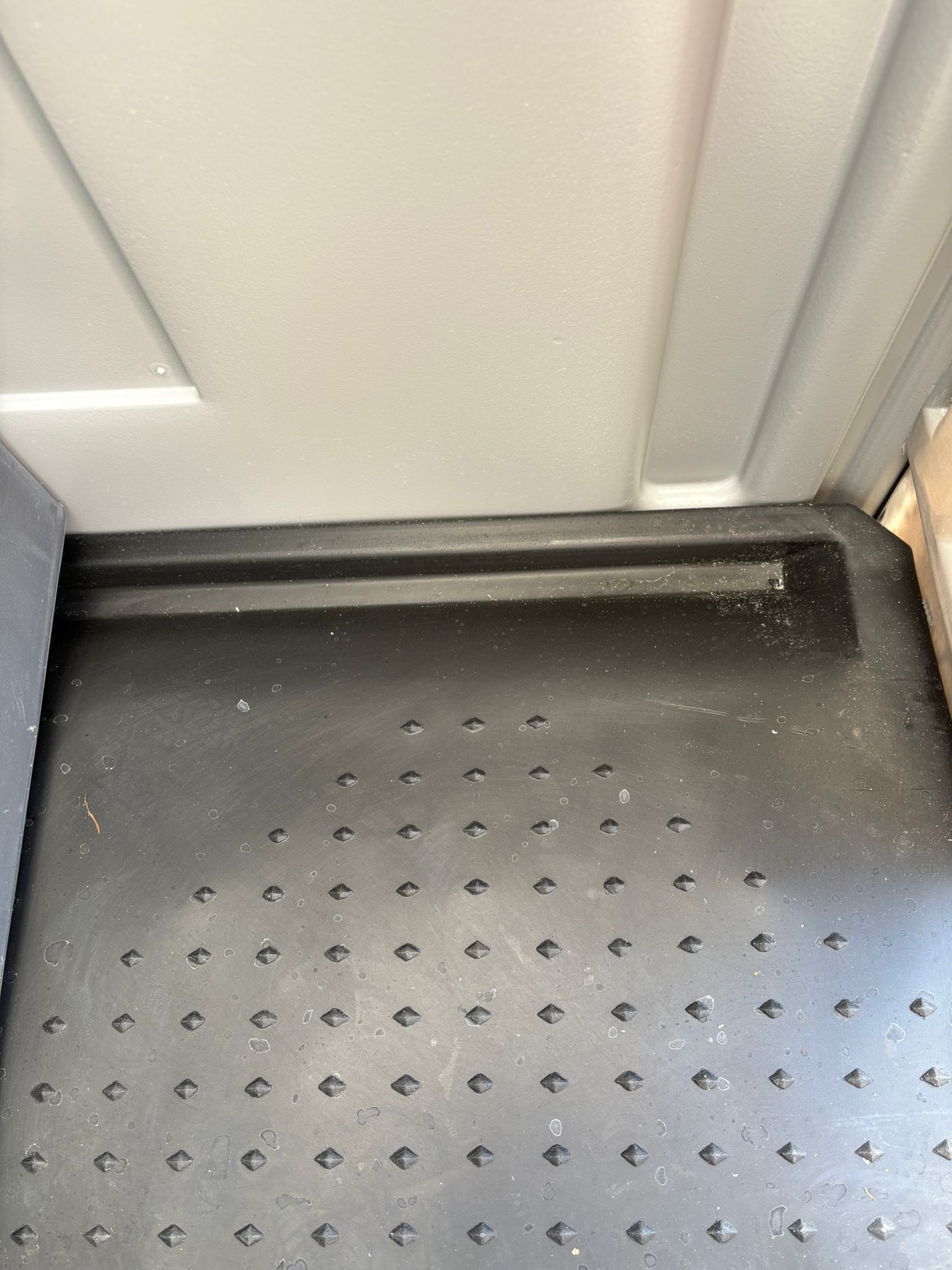Vloer toiletcabine 1 Dixi bodem zijkant 2