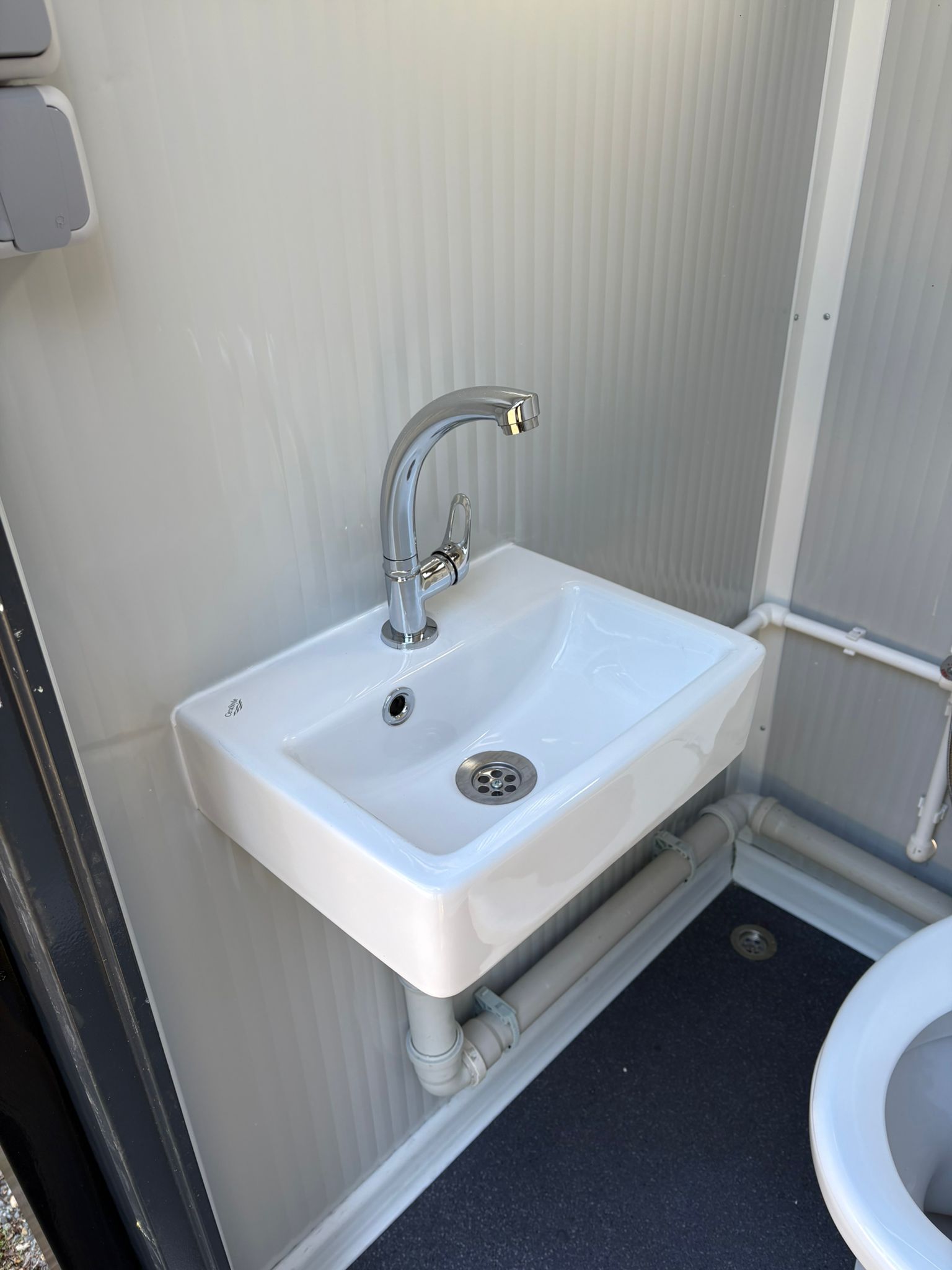 Wastafel toilet unit Waastafel van een toiletunit