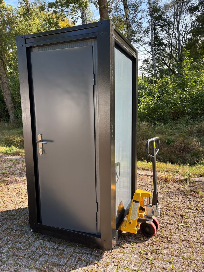 Palletwagen en toilet unit
