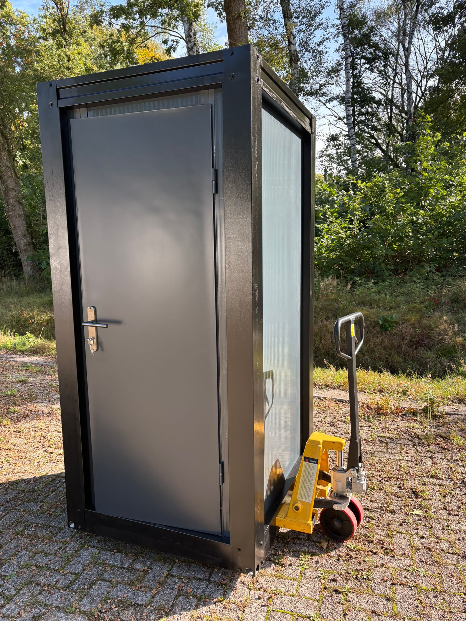 Palletwagen en toilet unit Palletwagen en toilet unit