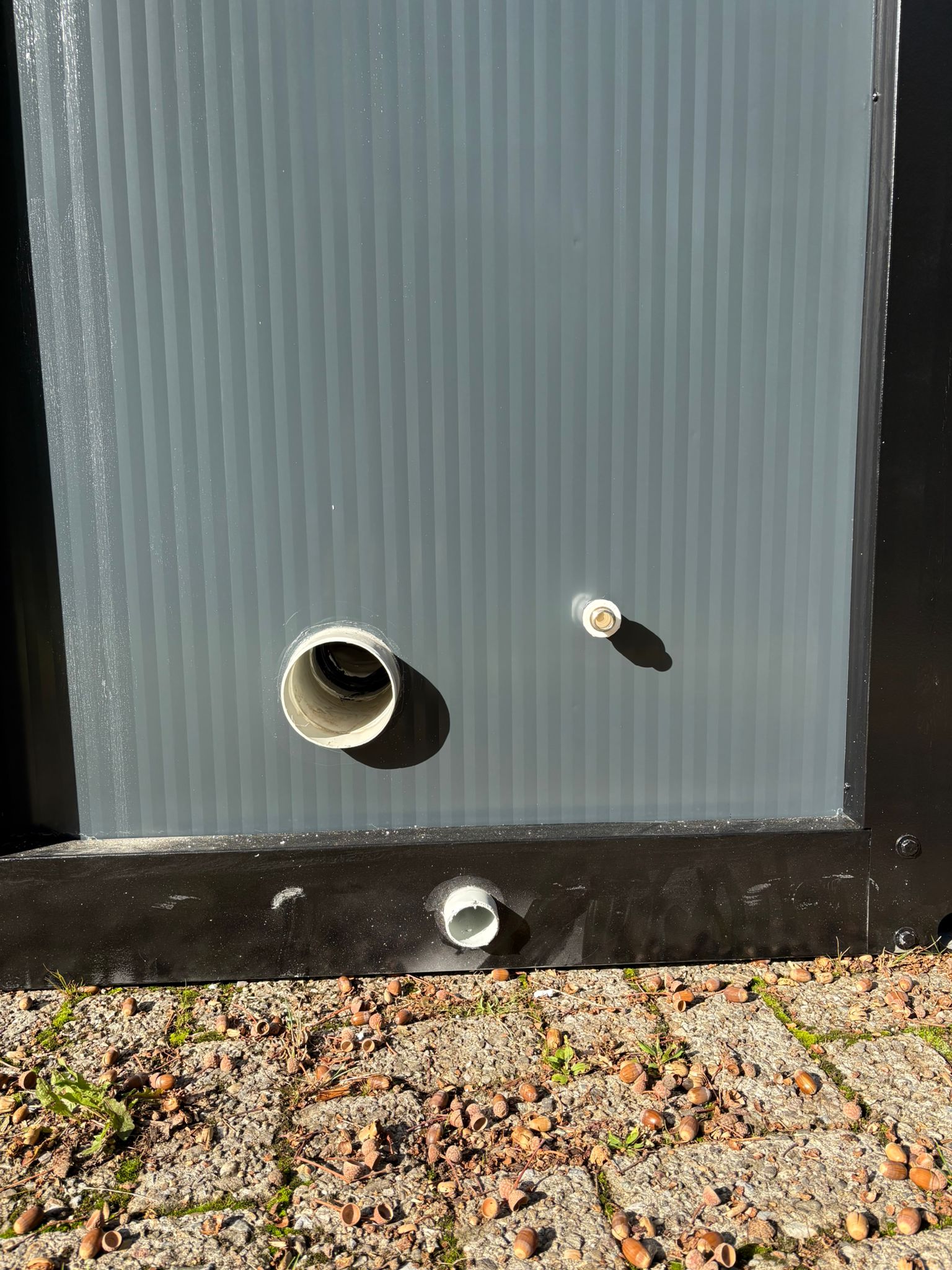 Toilet unit aansluitingen Achterzijde en aansluitingen wc unit
