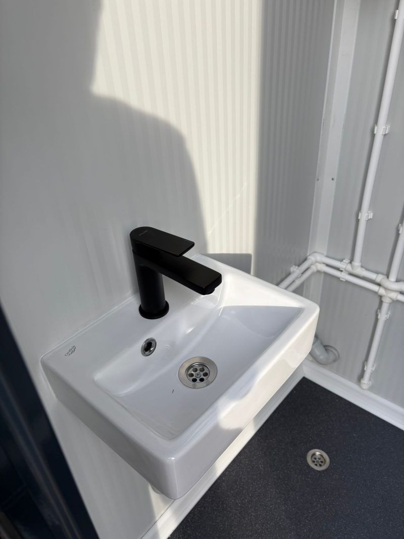 Fonteinset Douche unit met omkleedruimte