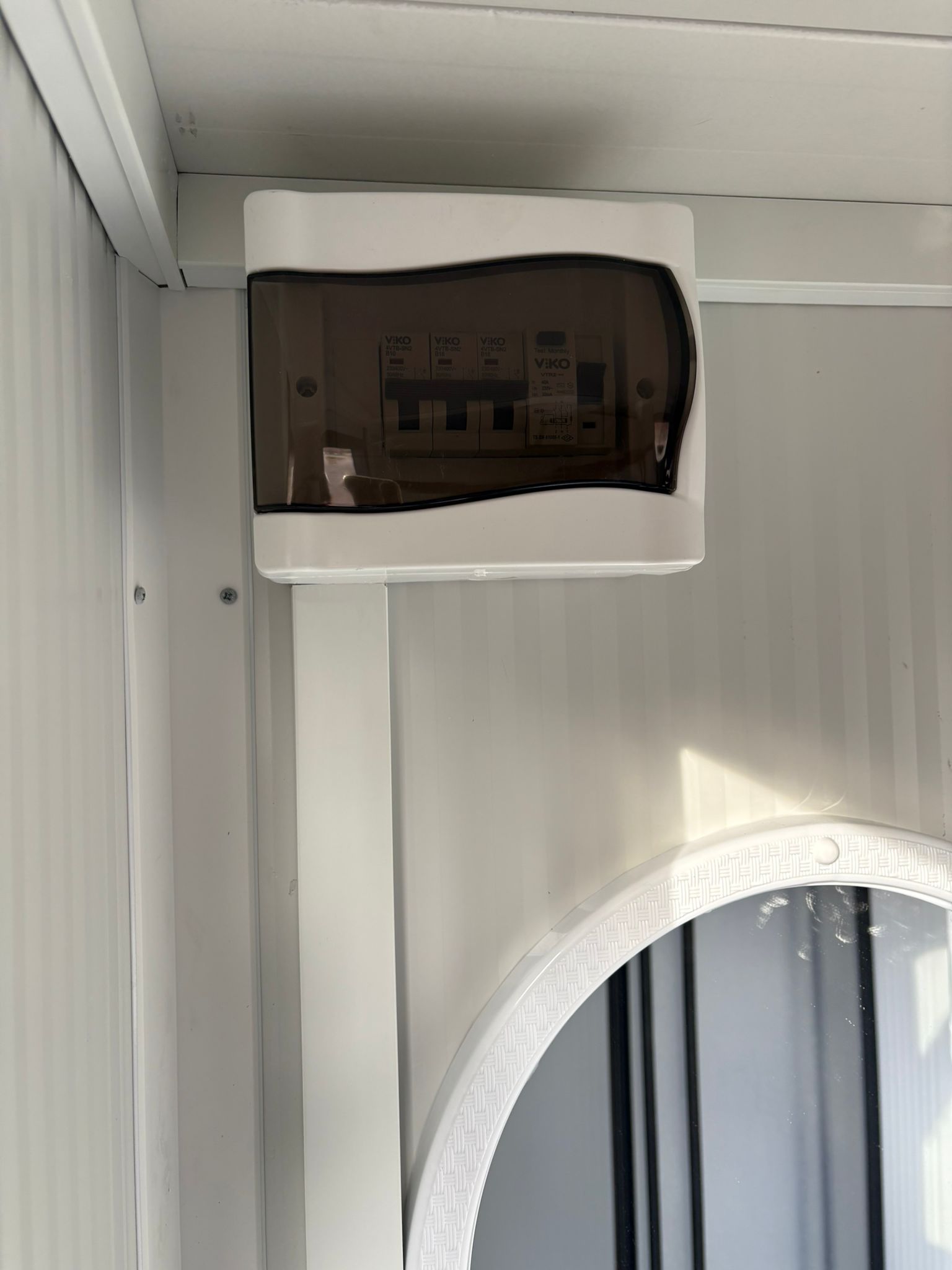 Groepenkast Douche unit met omkleedruimte Groepenkast douche unit met omkleedruimte