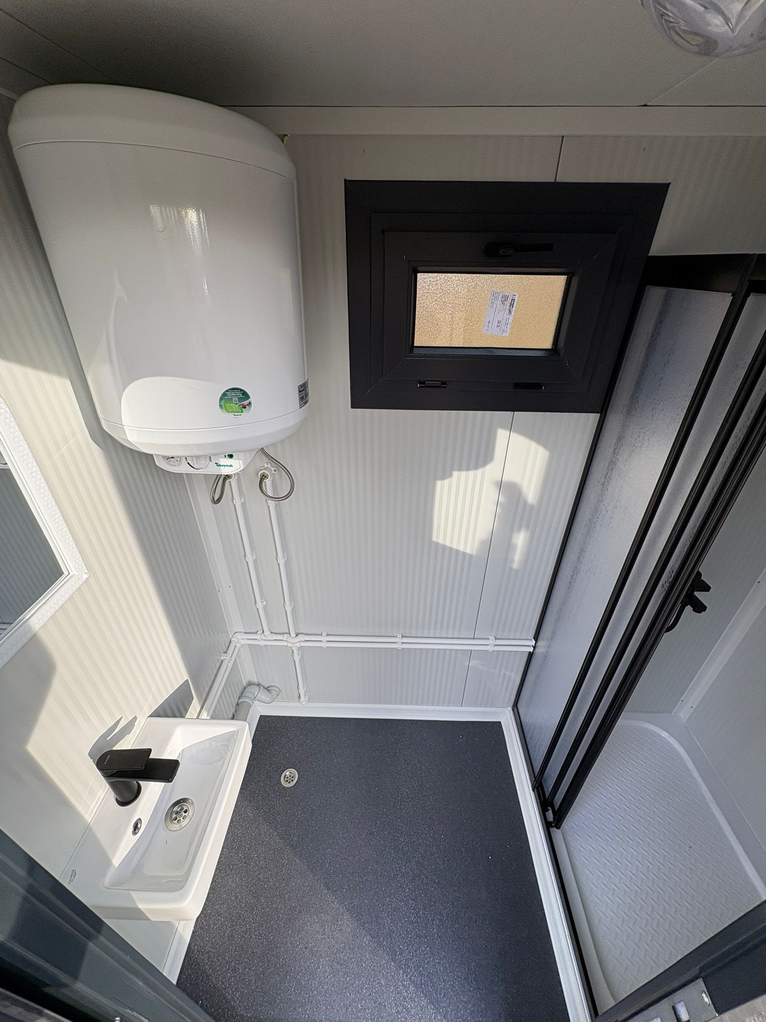 Overzicht 2 Douche unit met omkleedruimte Overzicht indeling douche unit met omkleedruimte