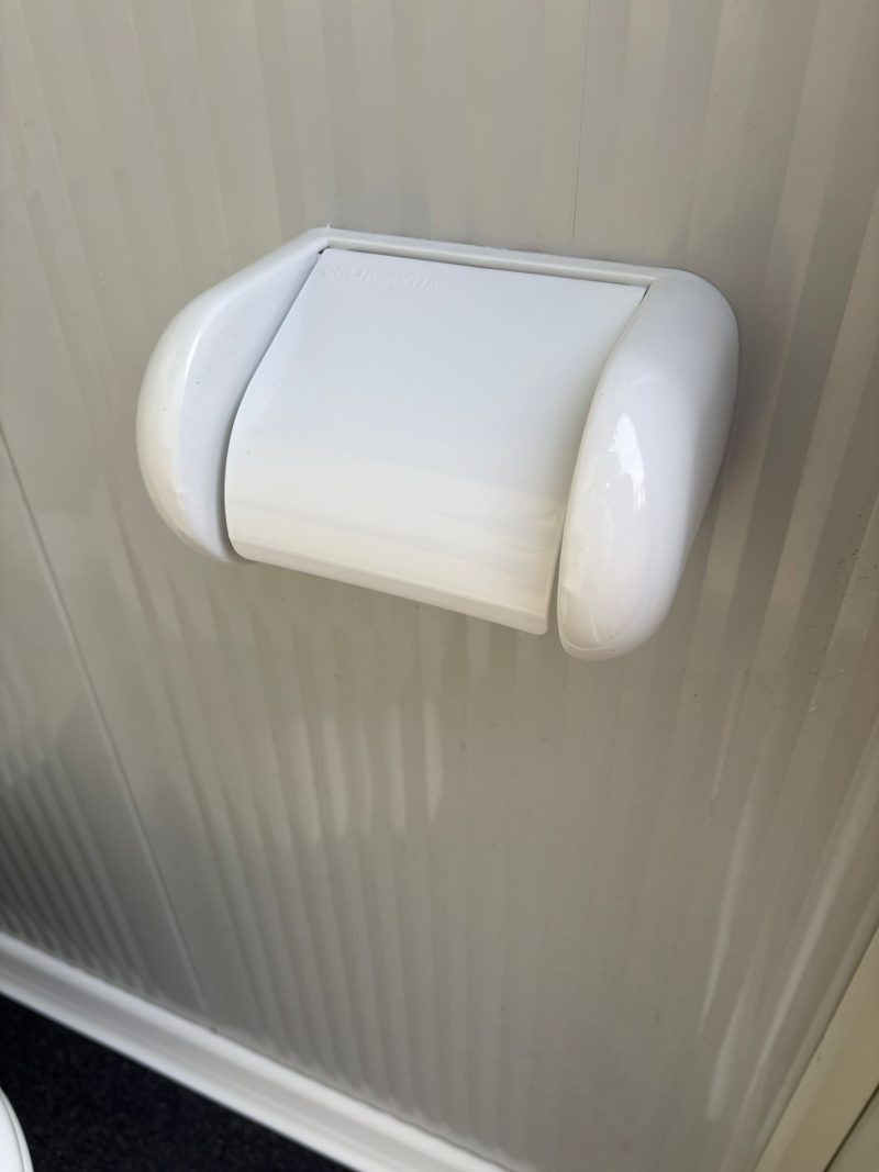 Toiletrolhouder toilet + urinoir unit