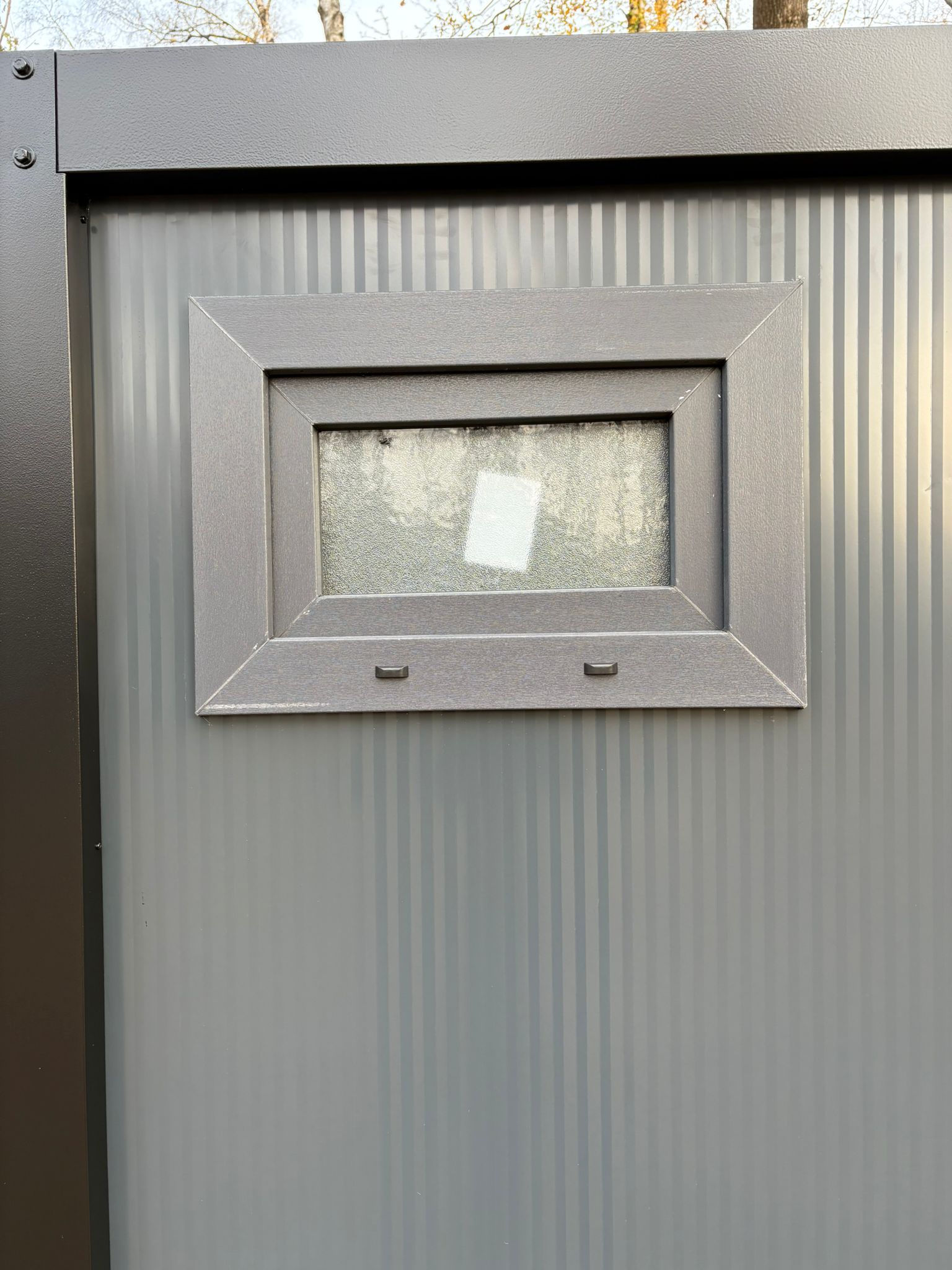 Buitenzijde draaikiepraam dubbel toilet unit Raam Dubbel toilet unit