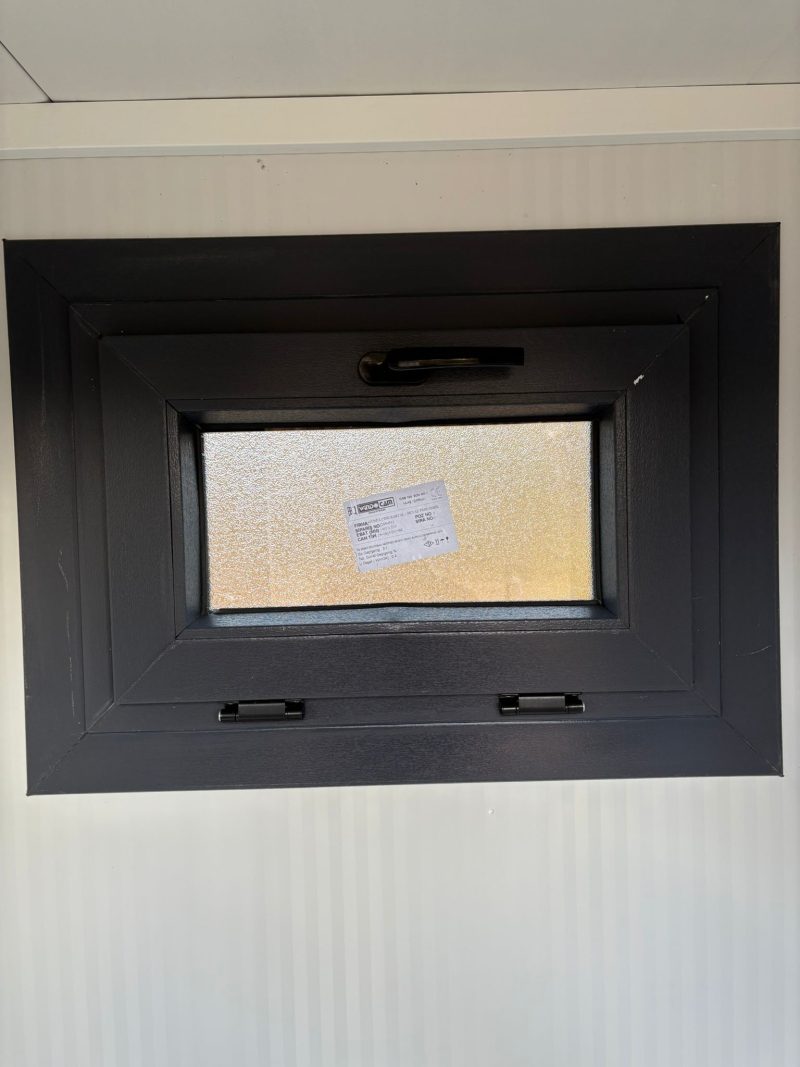Draaikiepraam dicht dubbel toilet unit