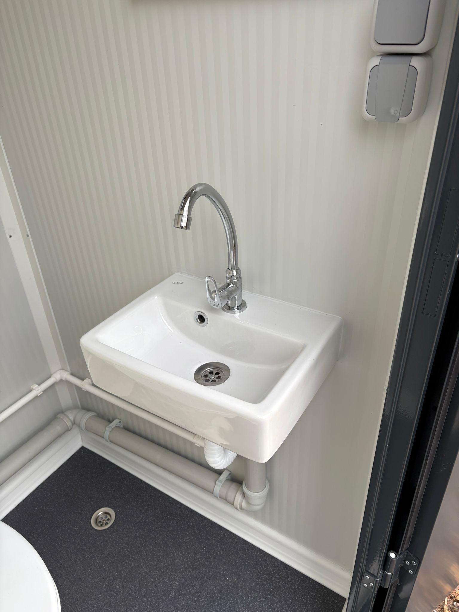 Fontein dubbel toilet unit Fontein rechts Dubbel toilet unit
