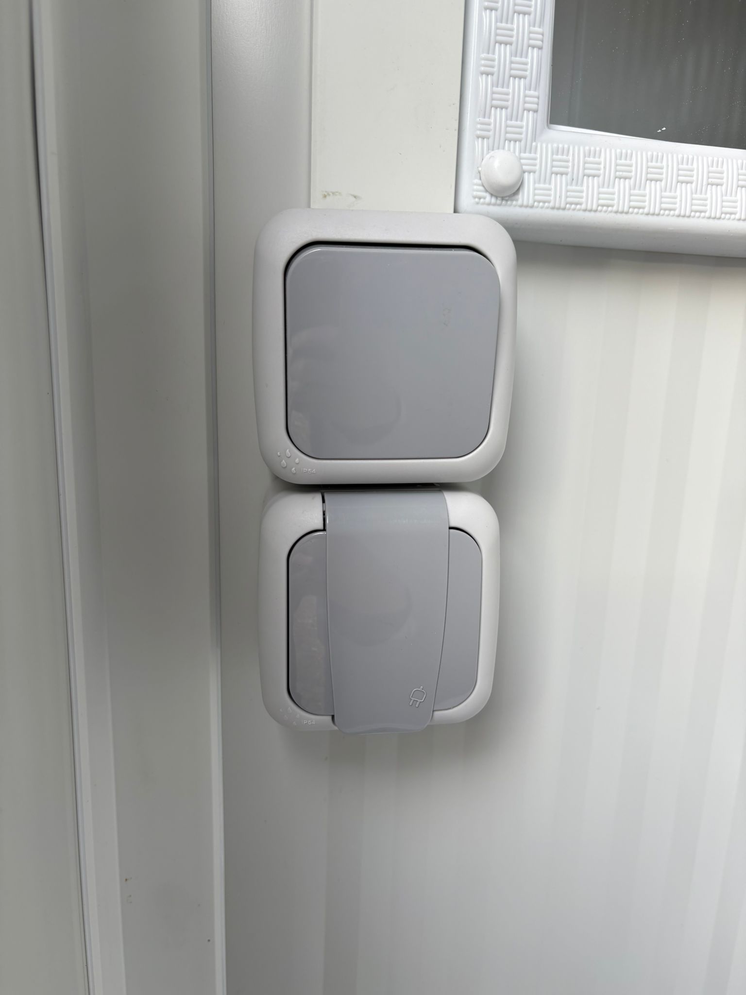 Lichtschakelaar en wandcontactdoos Lichtschakelaar Dubbel toilet unit
