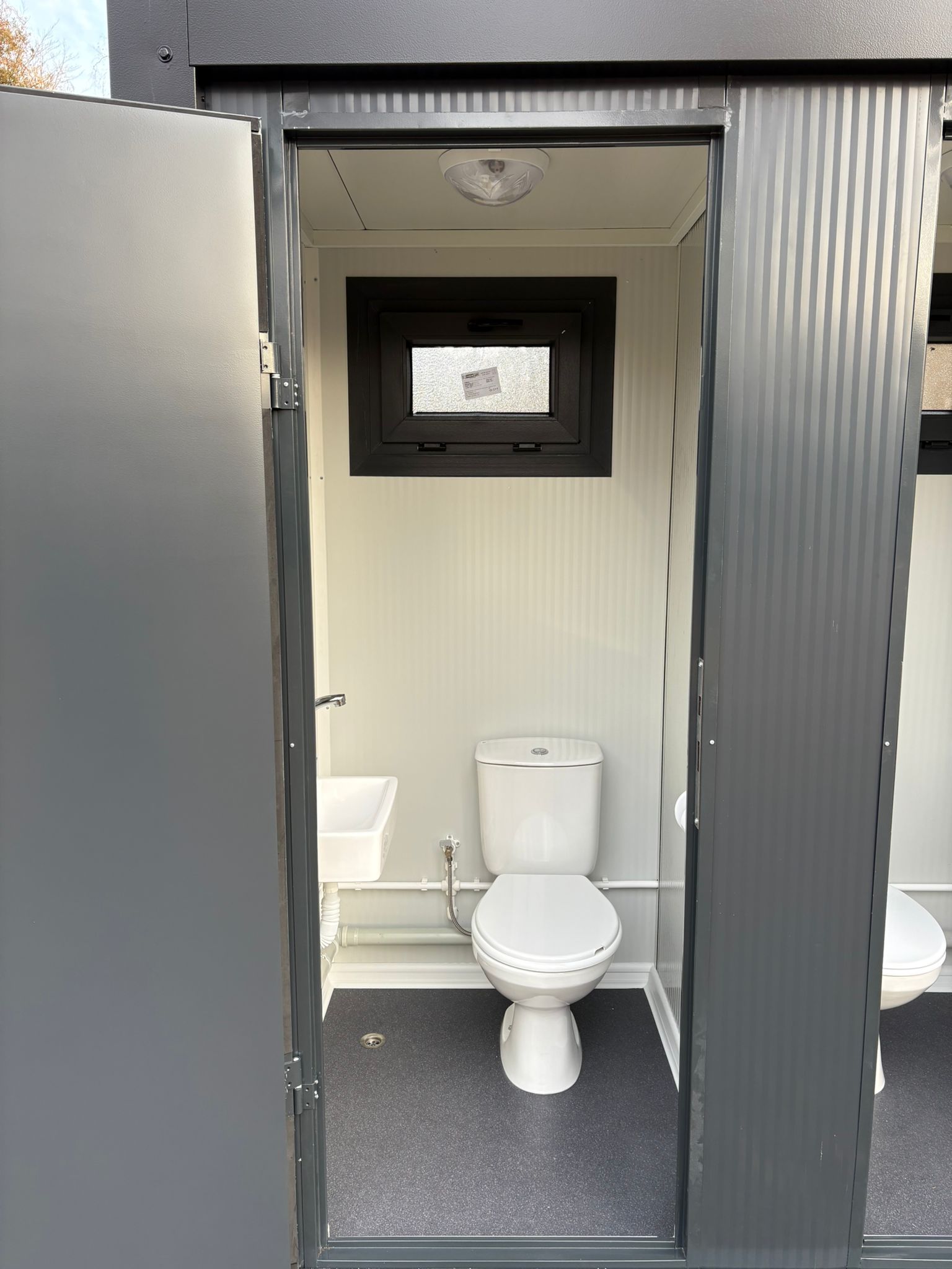 Links Dubbel toilet unit Links Dubbel toilet unit