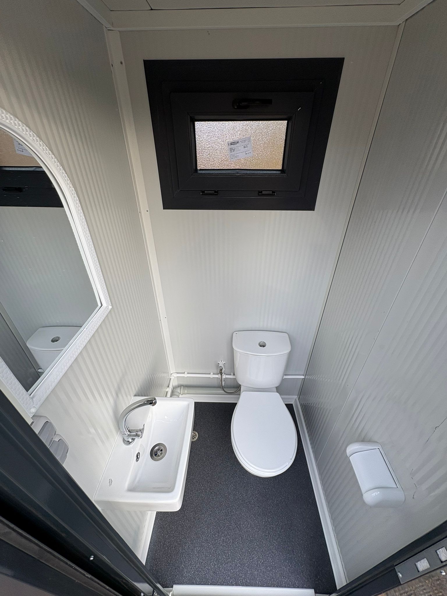 Links overzicht Dubbel toilet unit Overzicht links Dubbel toilet unit