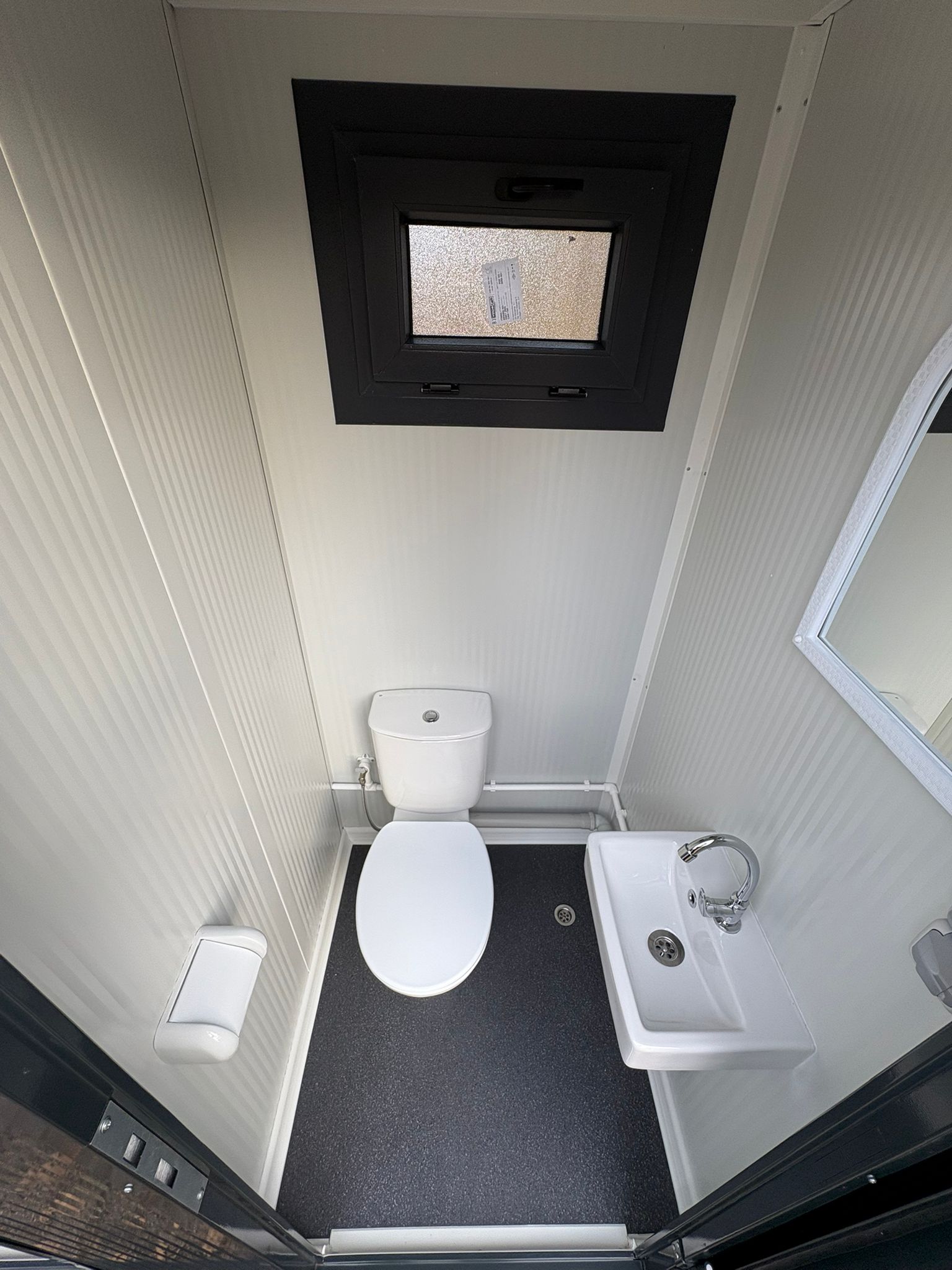 Overzicht ruimte rechts dubbel toilet unit Overzicht rechts Dubbel toilet unit