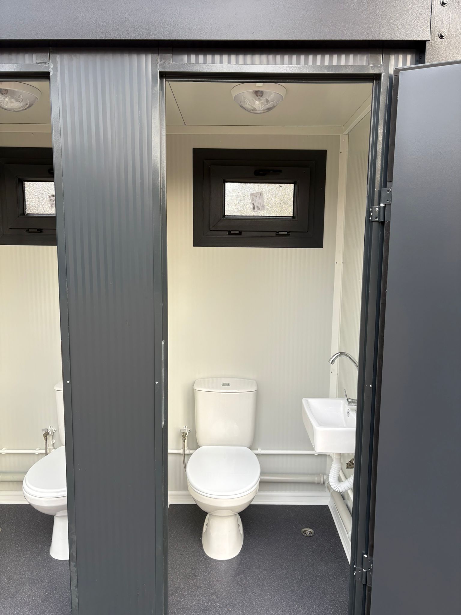 Rechts Dubbel toilet unit Ruimte rechts Dubbel toilet unit