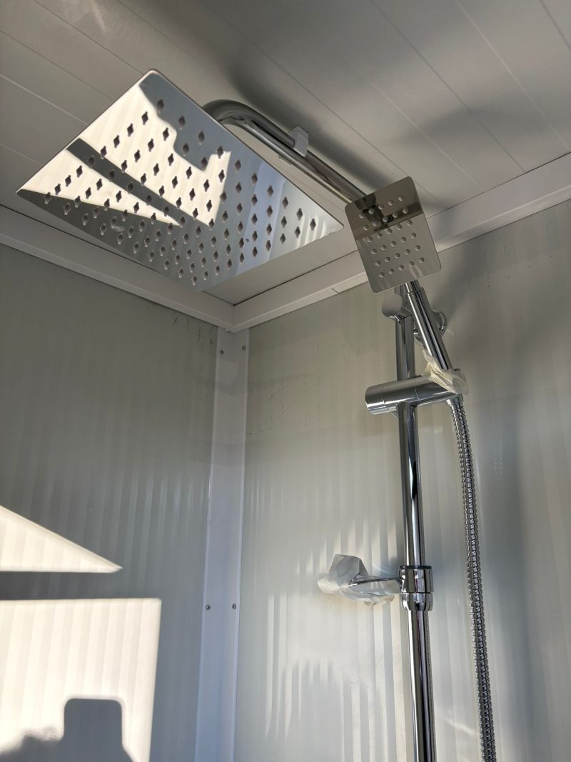 Badkamer met technische ruimte 11