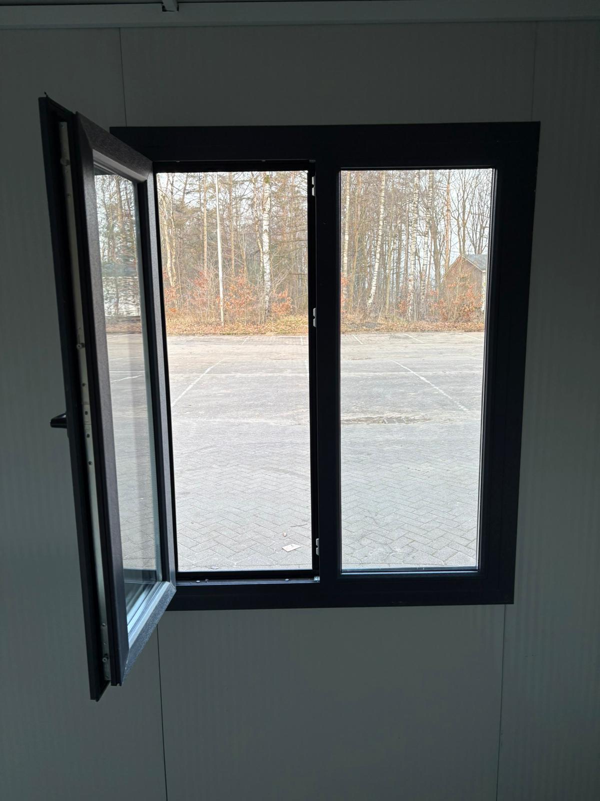 kantoorunit raam binnenzijde open