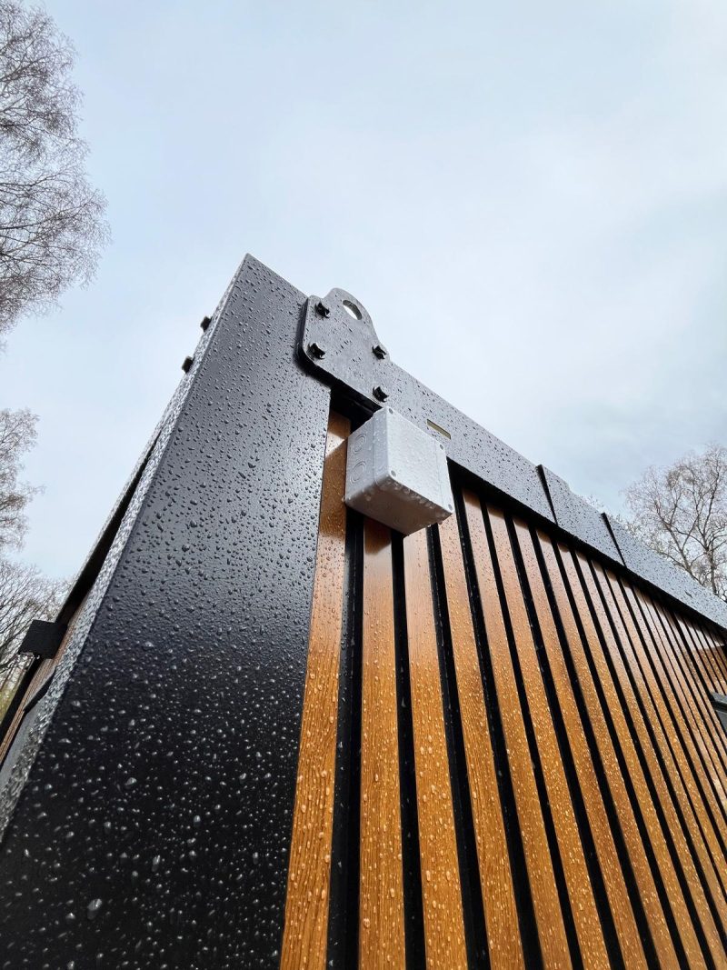 Lasdoos en hijsogen unit