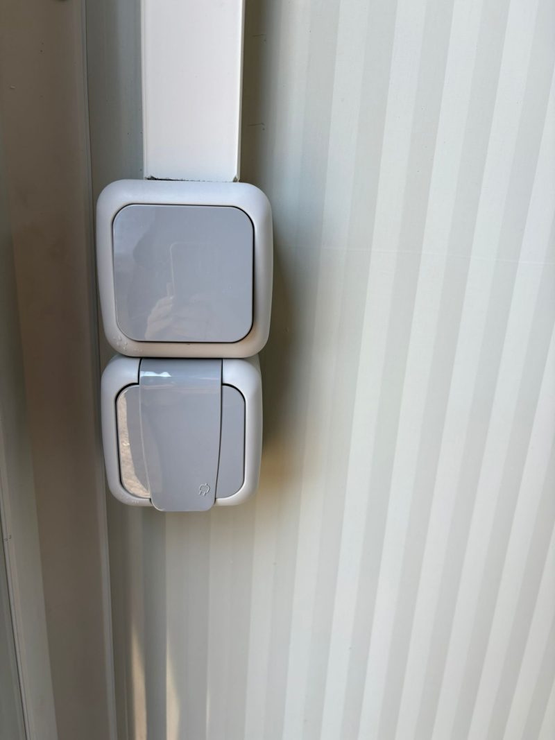 Opslagunit wandcontactdoos