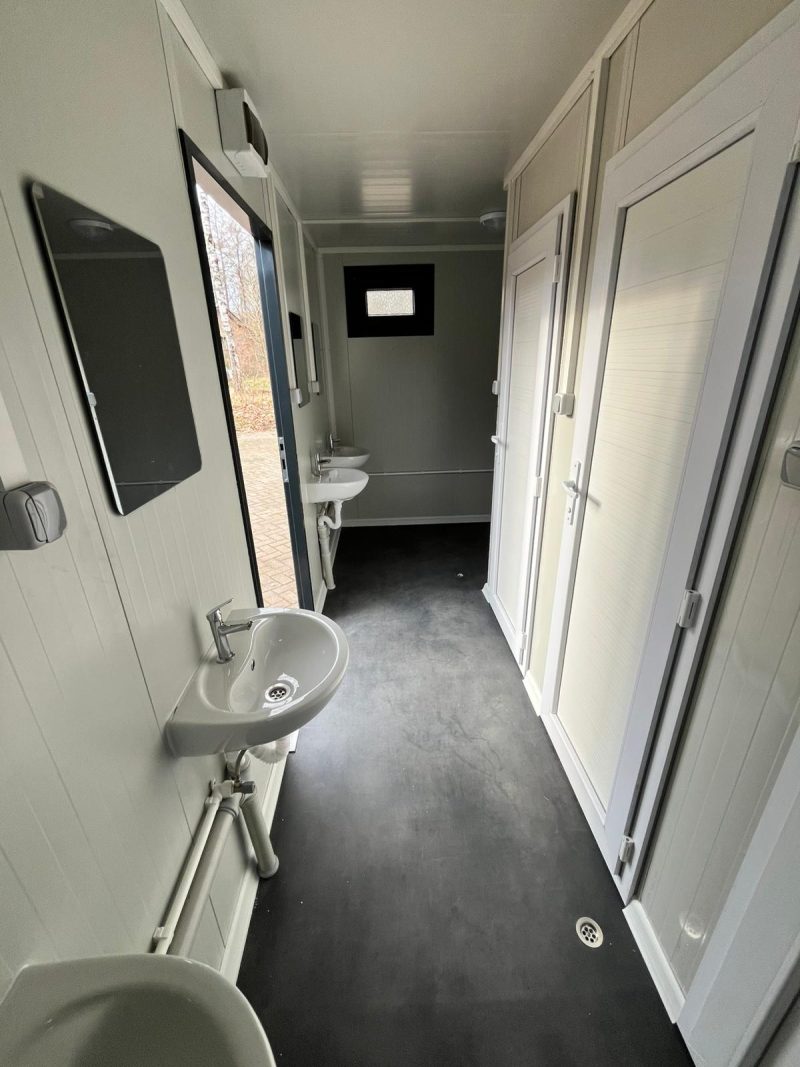 Overzicht foto binnenzijde toiletgebouw