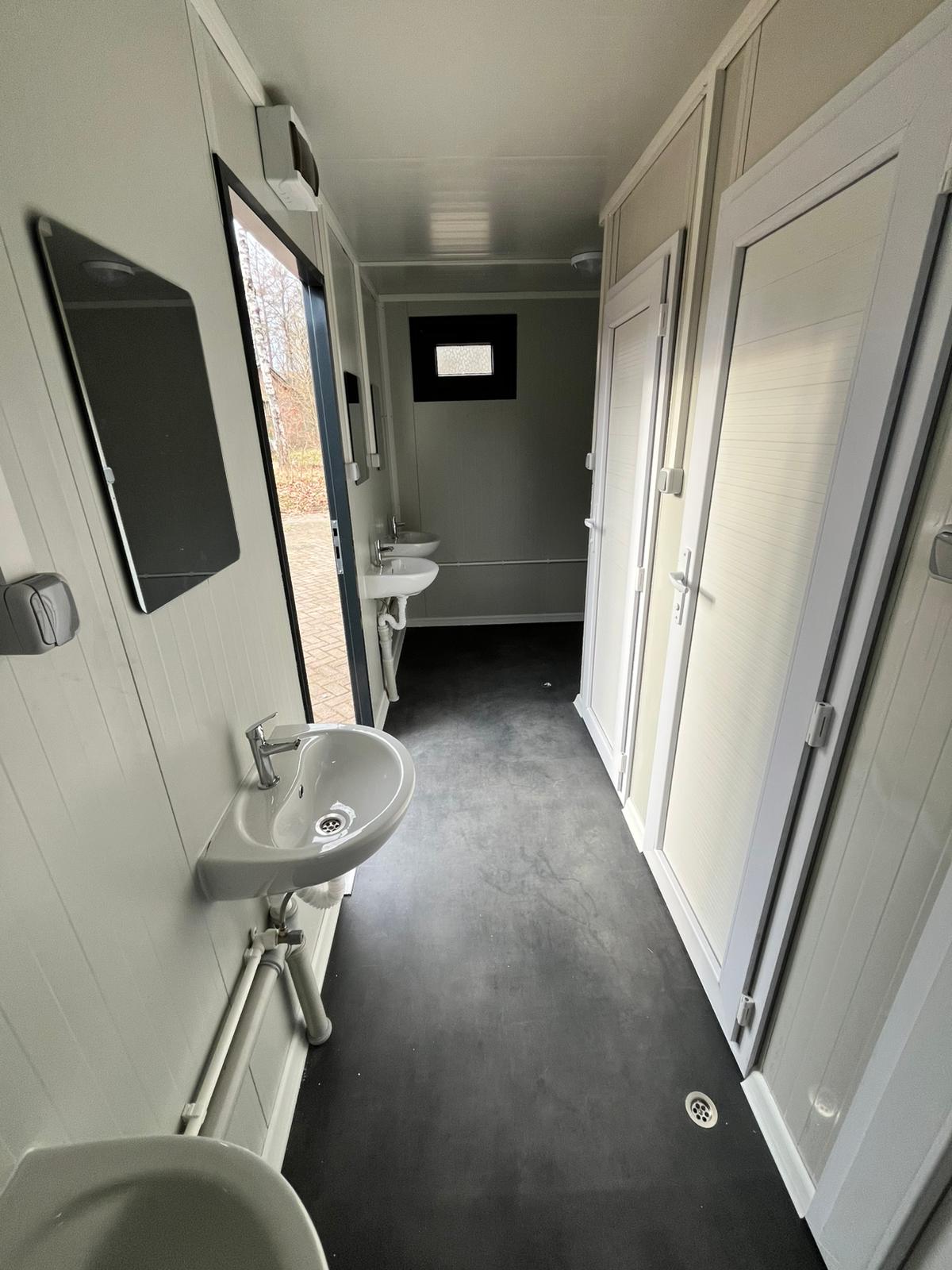 Overzicht foto binnenzijde toiletgebouw