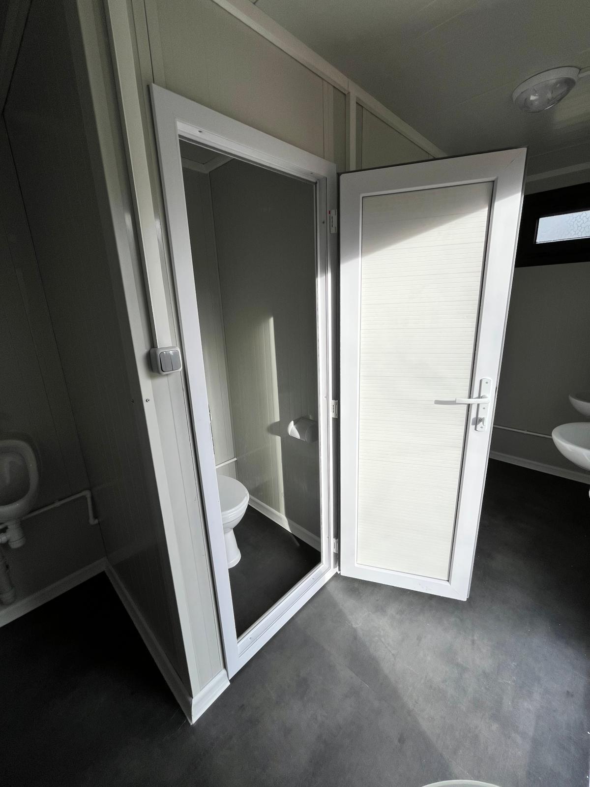Toiletruimte toiletgebouw