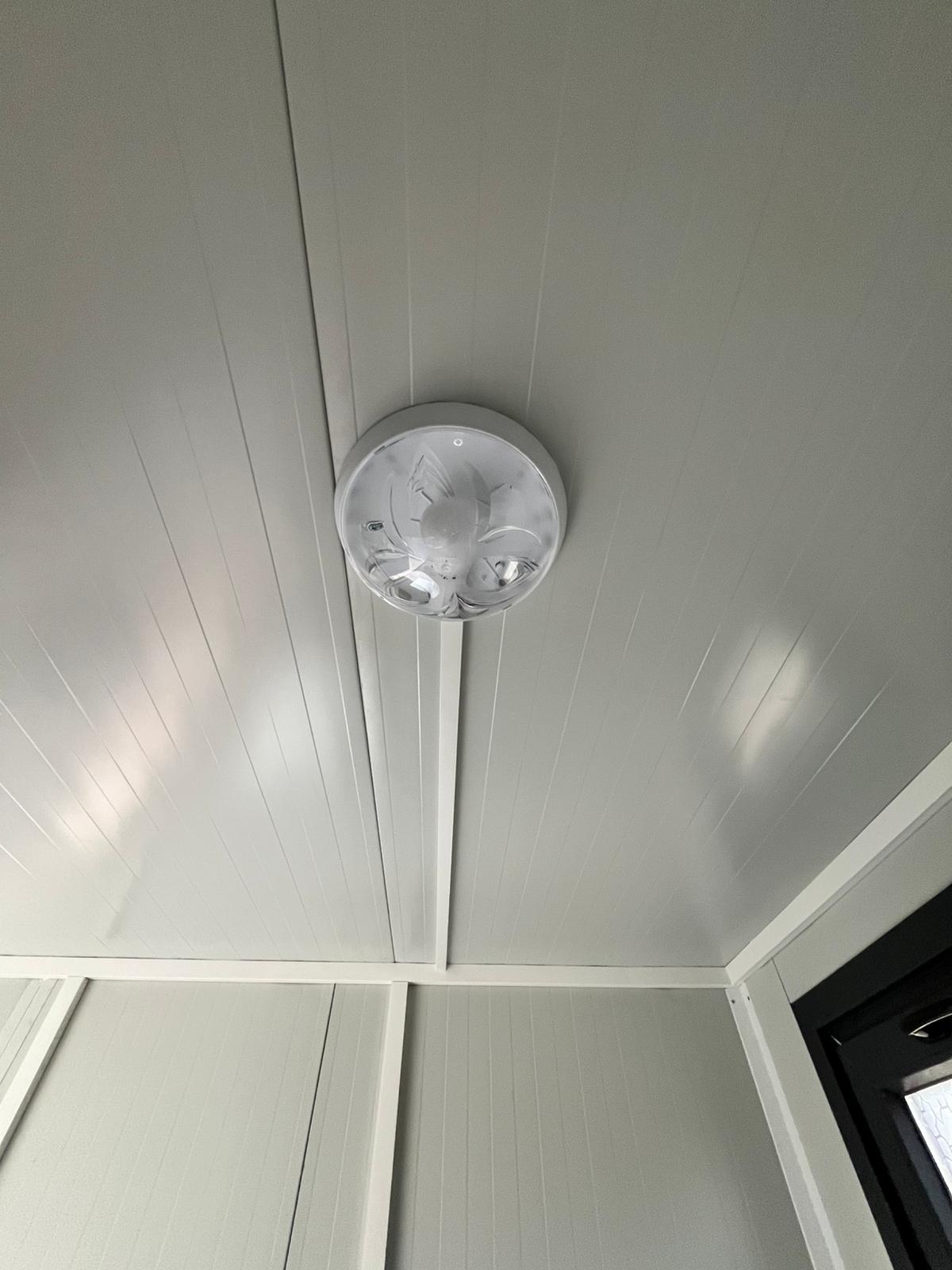 Verlichting binnenzijde toiletgebouw