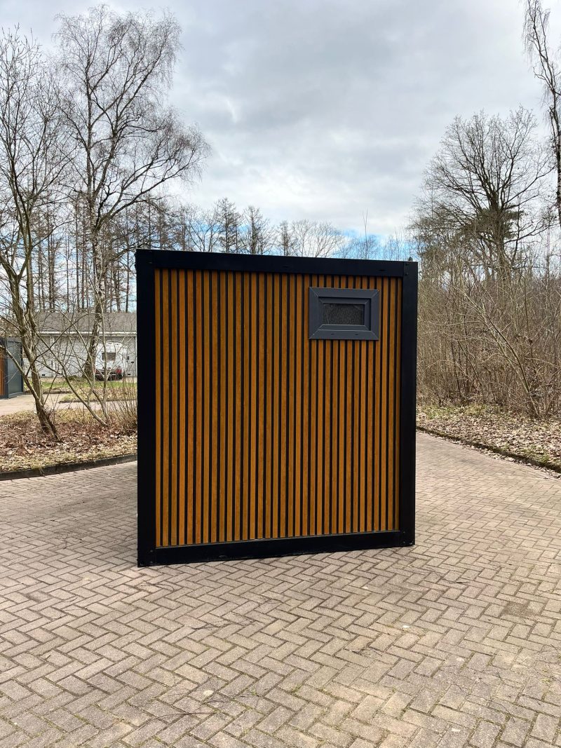 ZIjkant toiletgebouw buitenkant 2