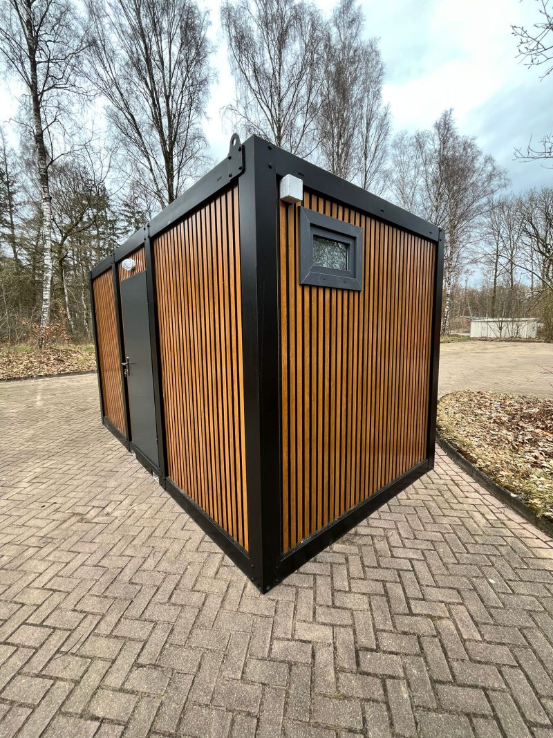 ZIjkant toiletgebouw buitenkant